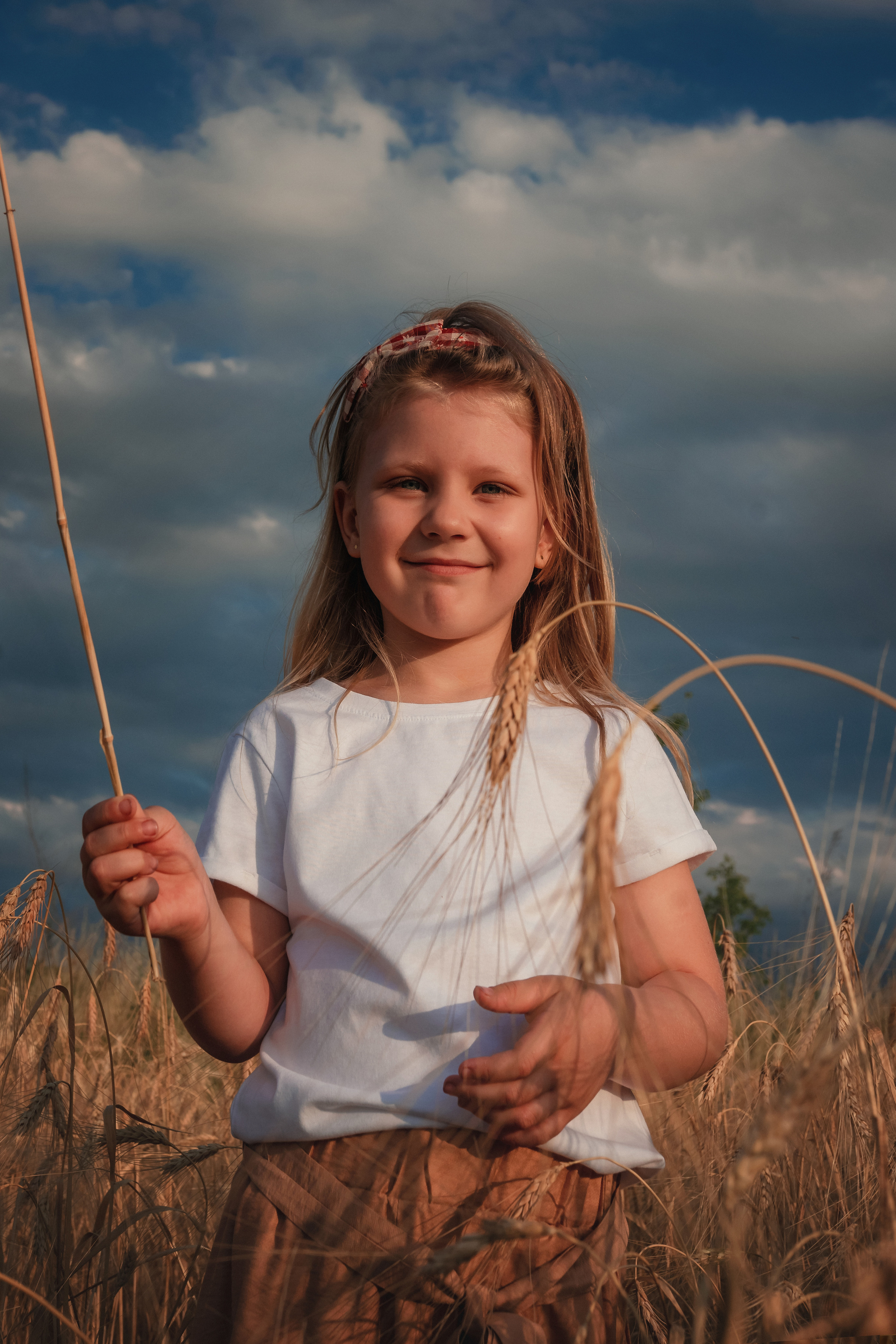 Миша, Настя, Полина и Леша в поле. Семейный фотограф в Алматы Анжелика Али Номан