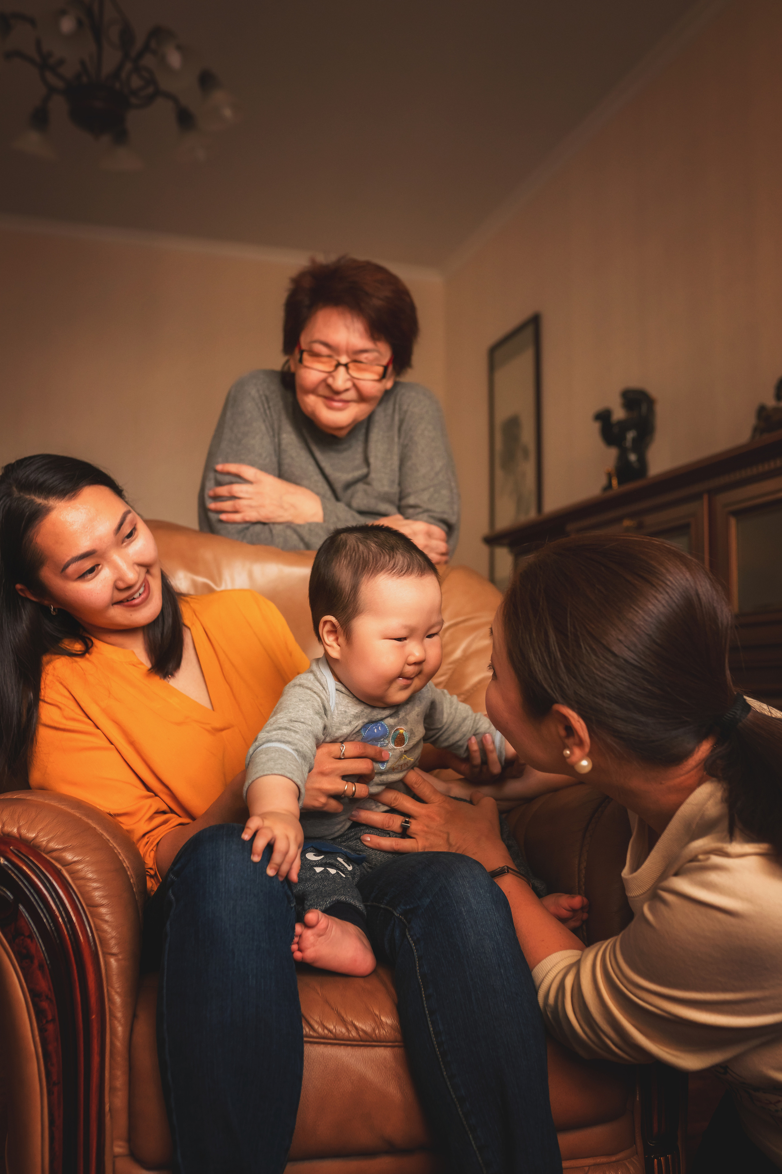 4 поколения. Семейный фотограф в Алматы Анжелика Али Номан