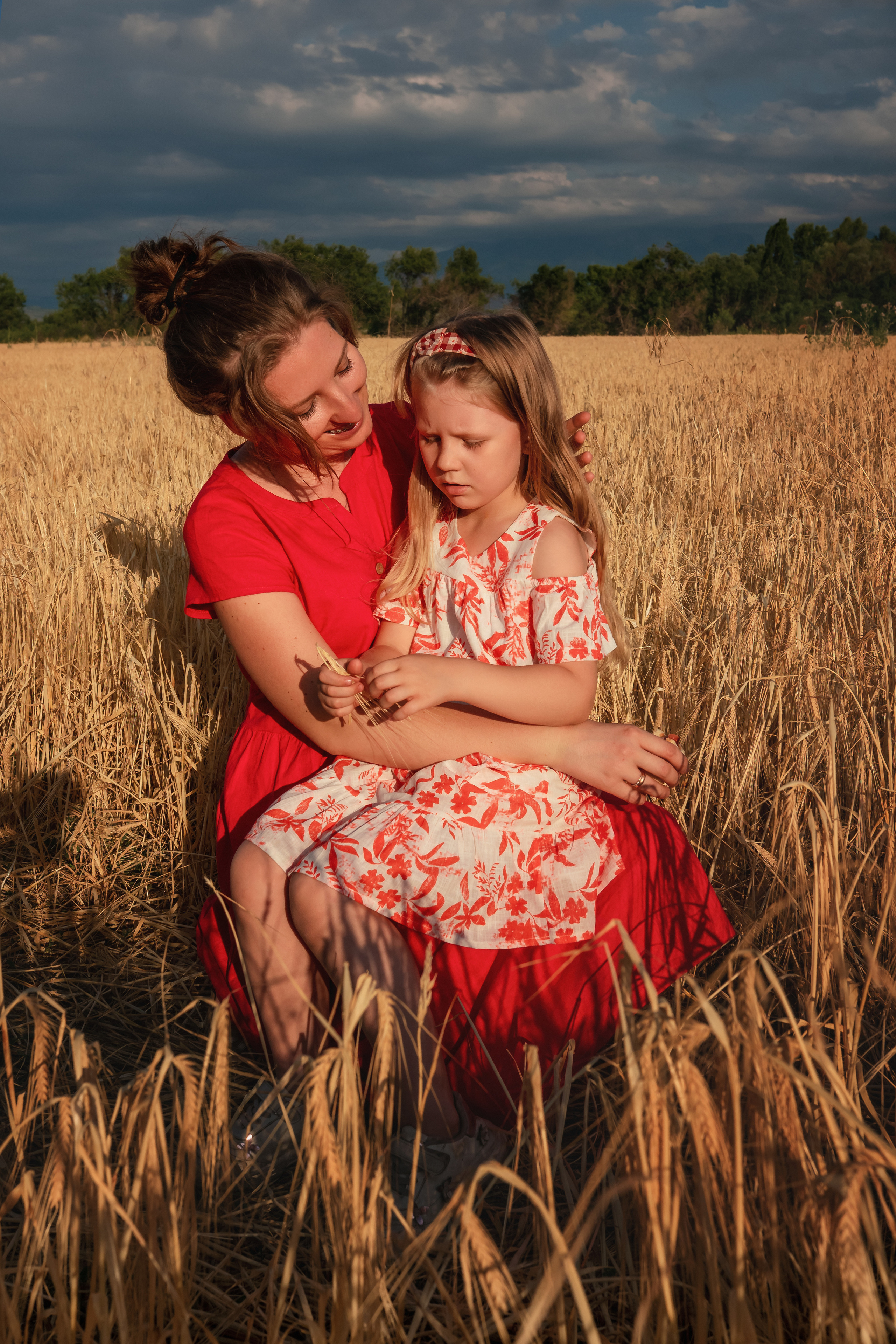 Миша, Настя, Полина и Леша в поле. Семейный фотограф в Алматы Анжелика Али Номан