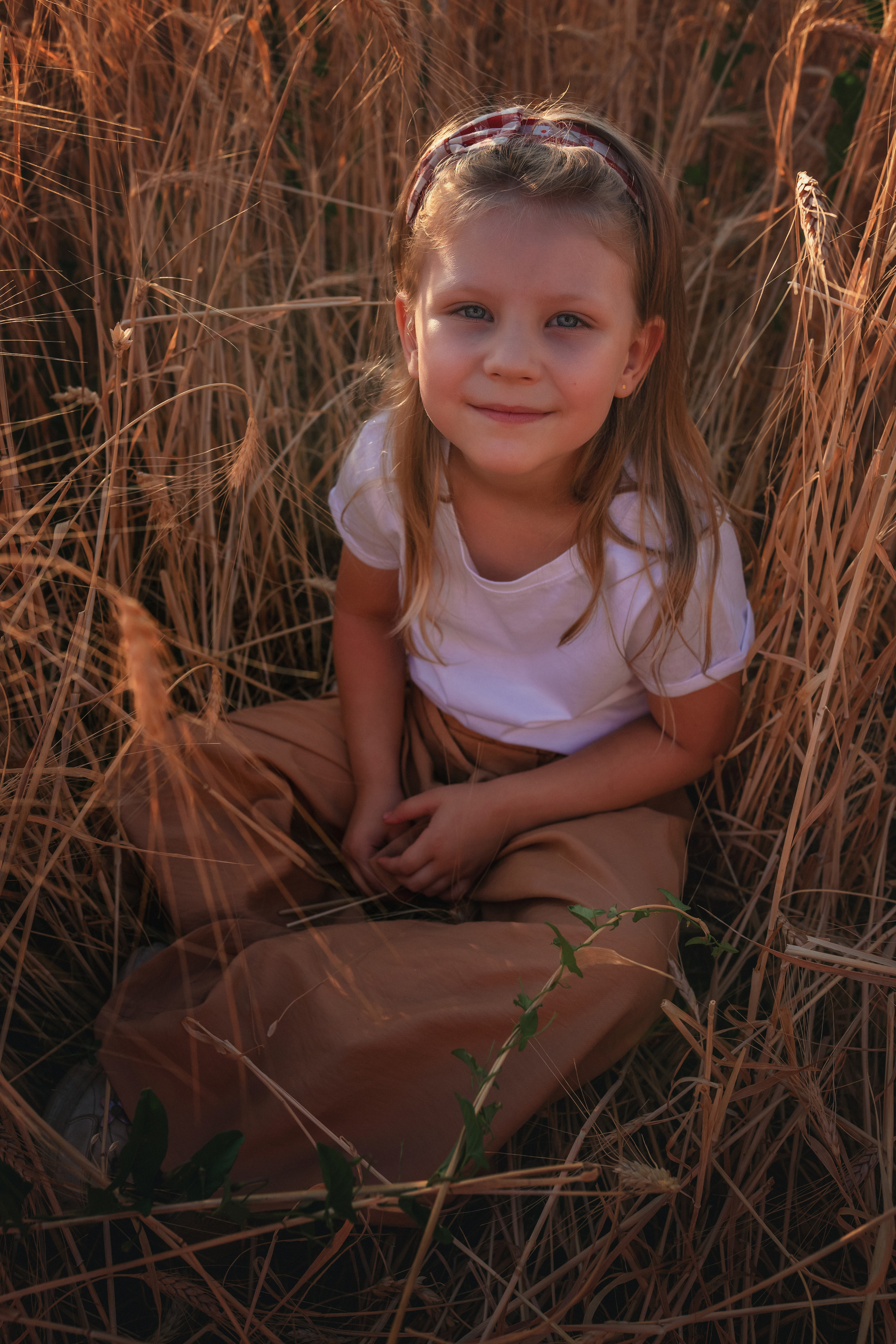 Миша, Настя, Полина и Леша в поле. Семейный фотограф в Алматы Анжелика Али Номан