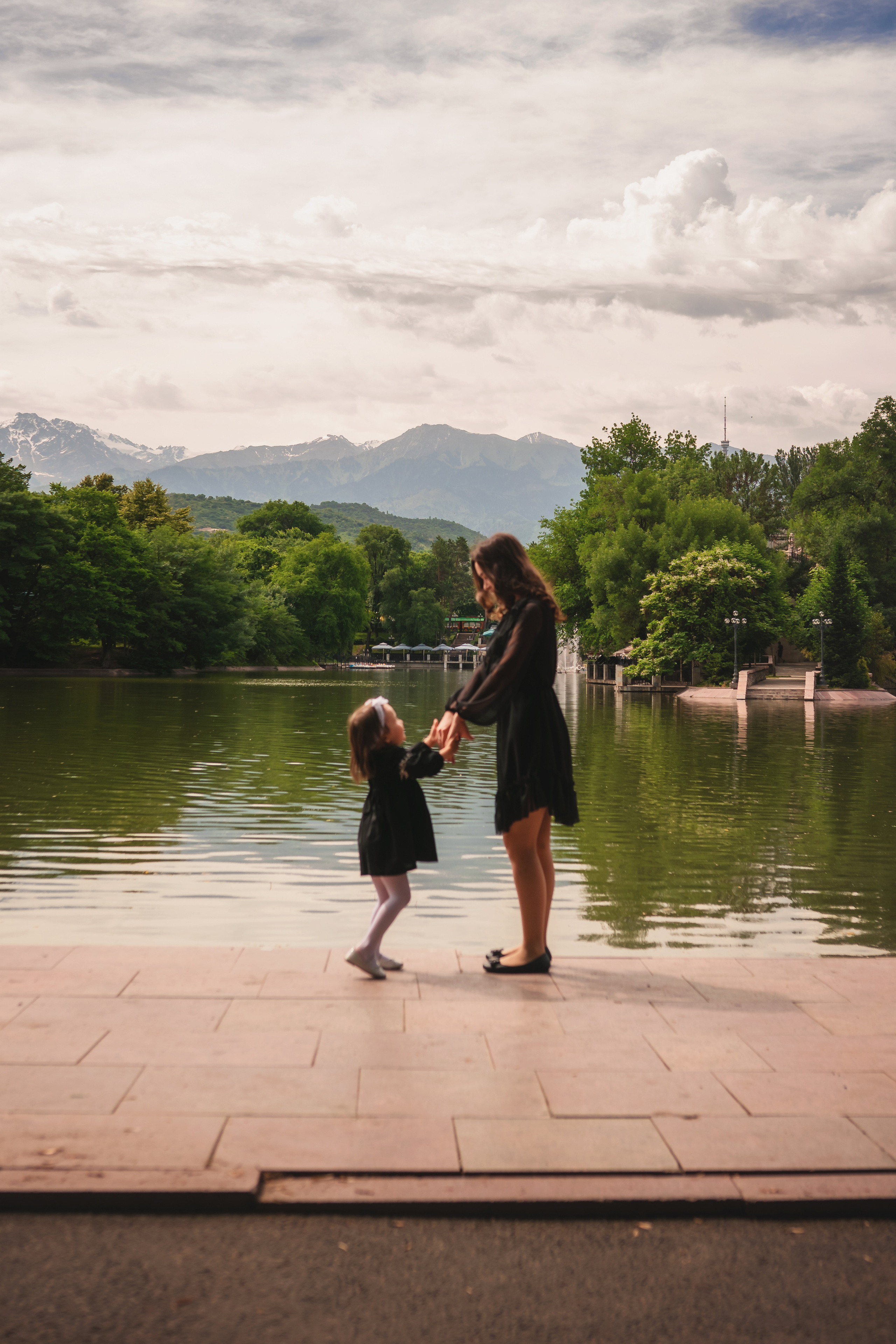 Асель и Айлин. Семейный фотограф в Алматы Анжелика Али Номан