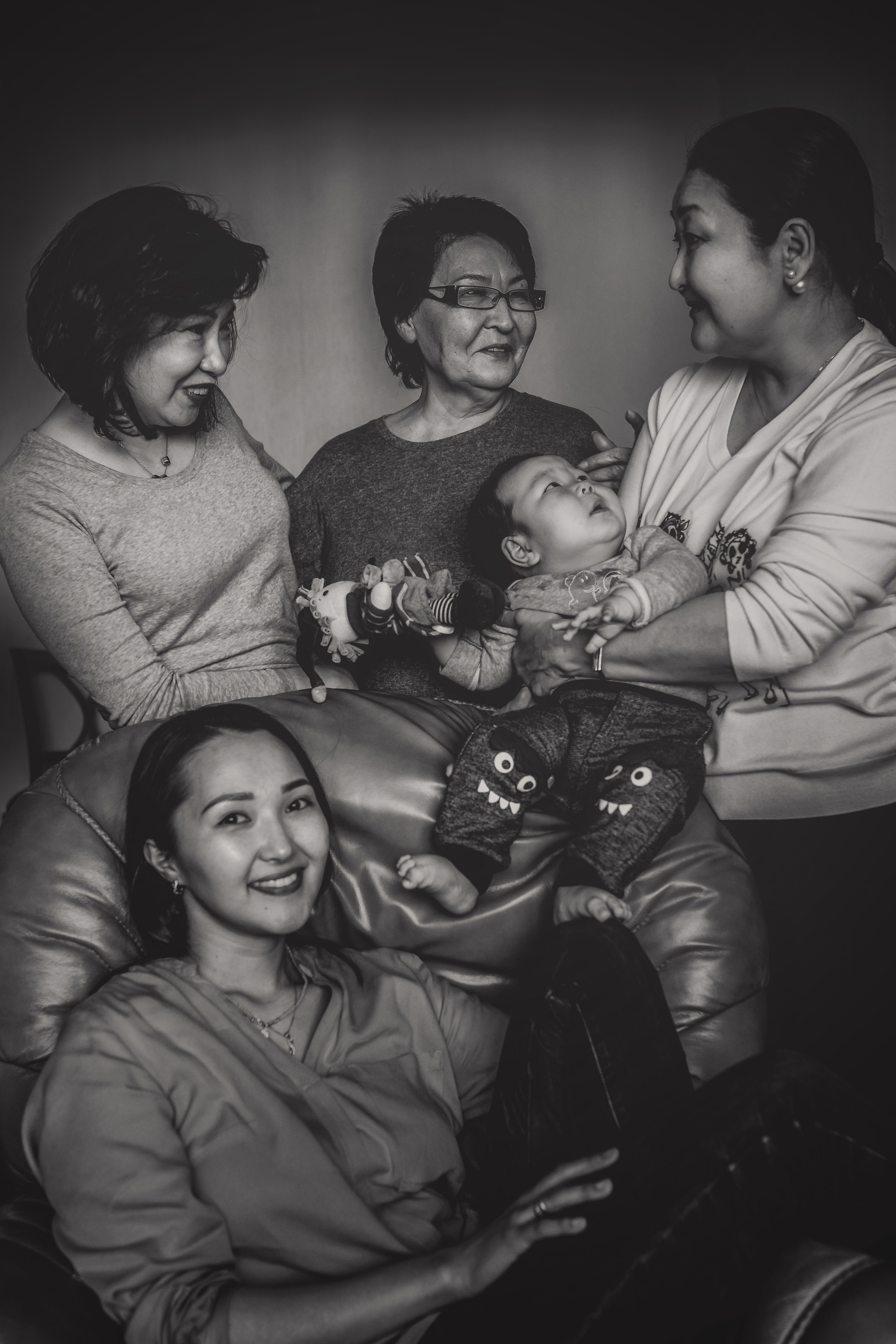 4 поколения. Семейный фотограф в Алматы Анжелика Али Номан