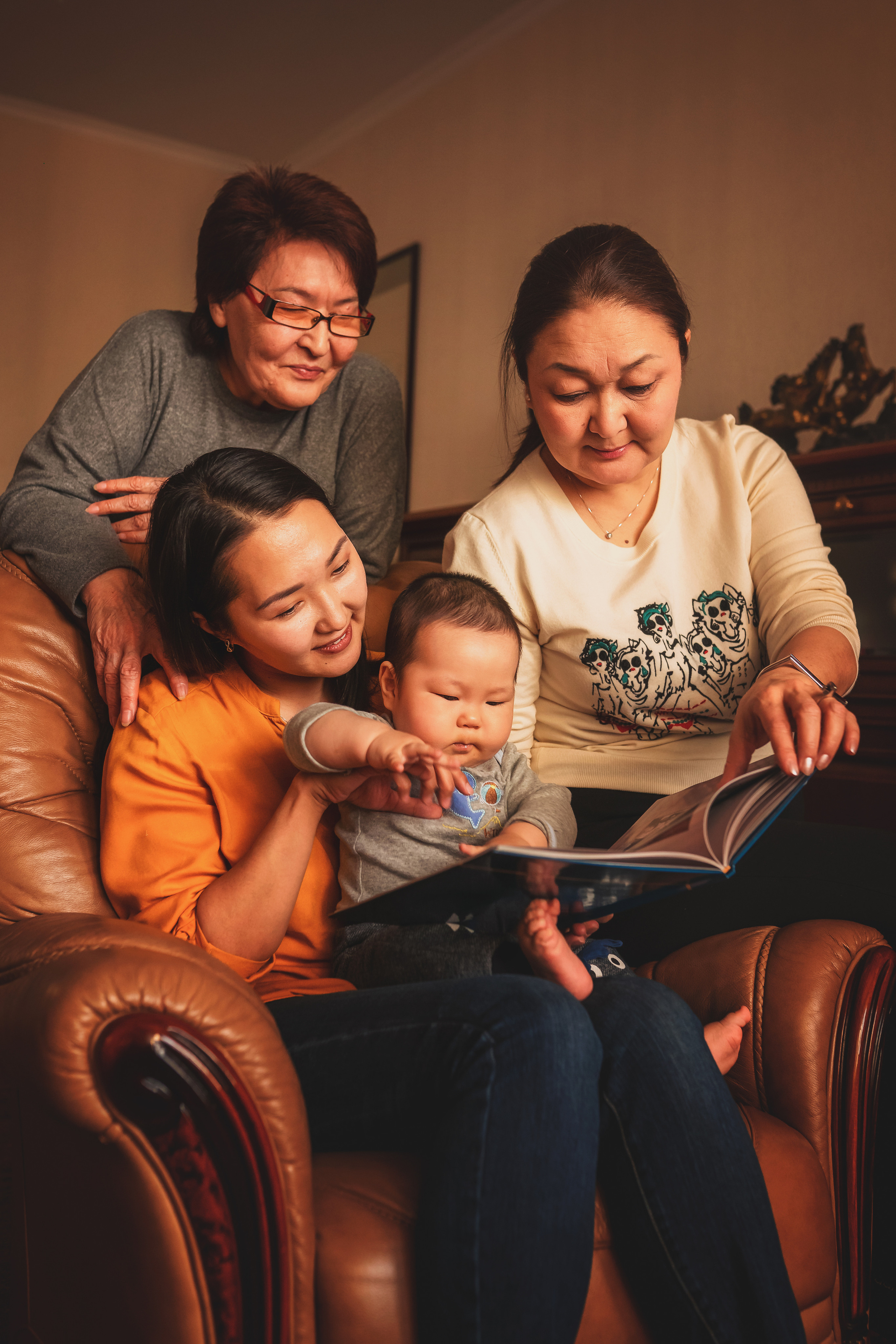 4 поколения. Семейный фотограф в Алматы Анжелика Али Номан