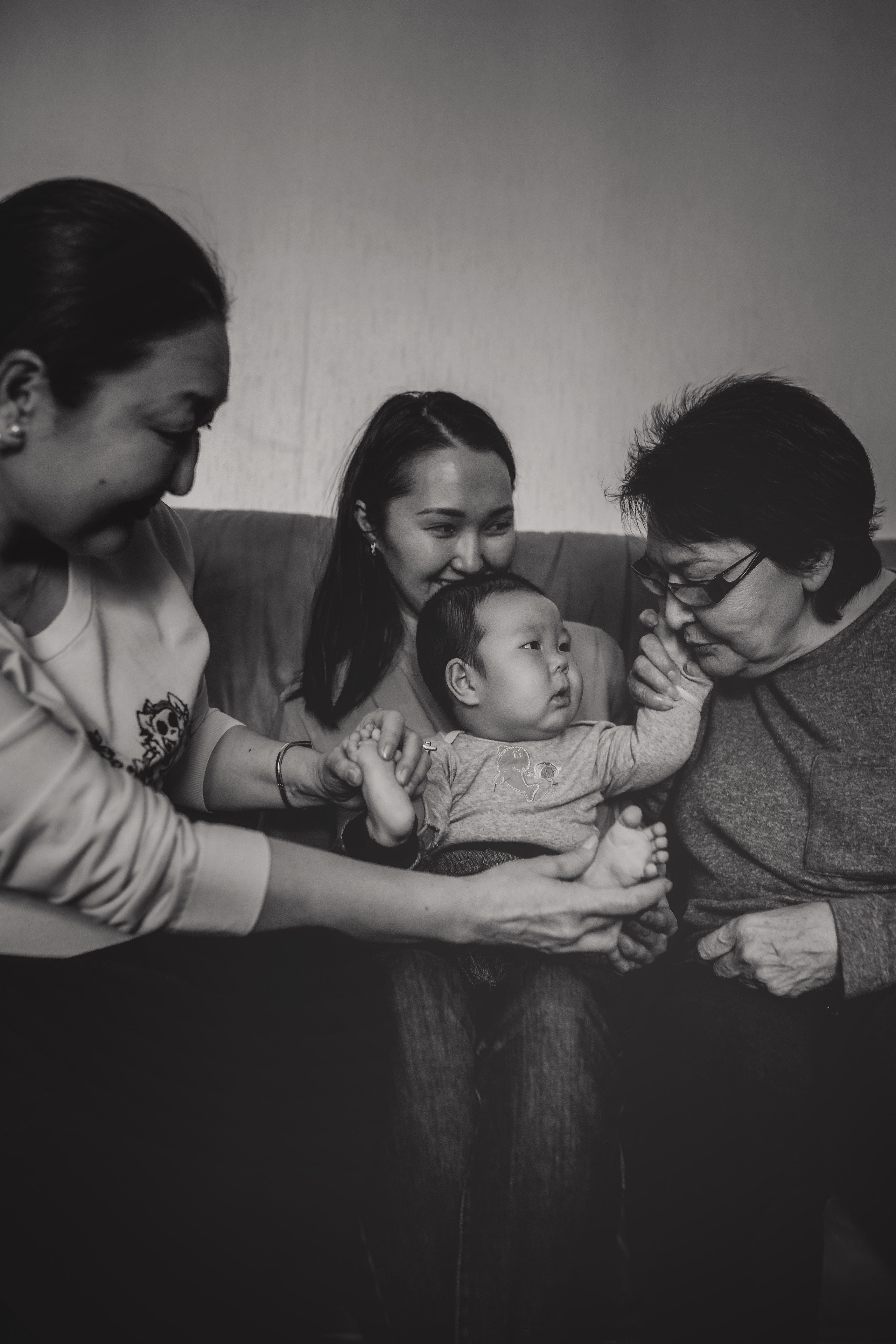 4 поколения. Семейный фотограф в Алматы Анжелика Али Номан