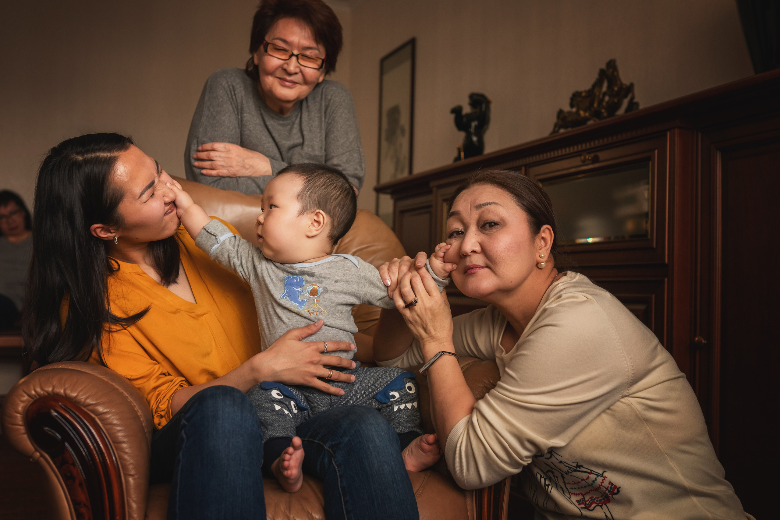 4 поколения. Семейный фотограф в Алматы Анжелика Али Номан