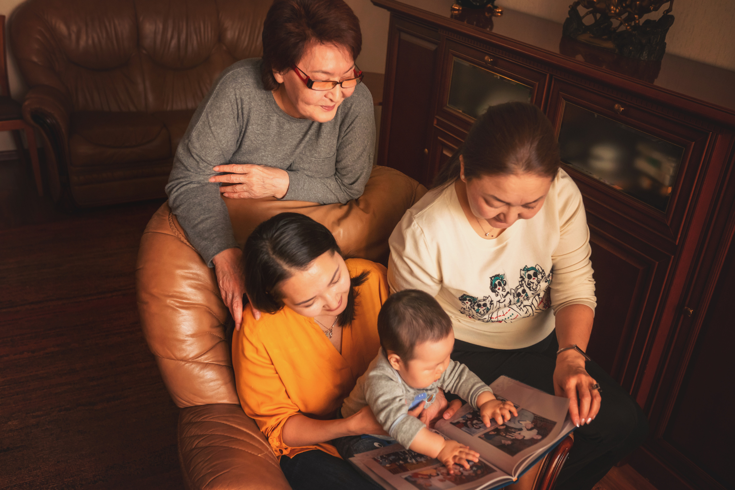 4 поколения. Семейный фотограф в Алматы Анжелика Али Номан