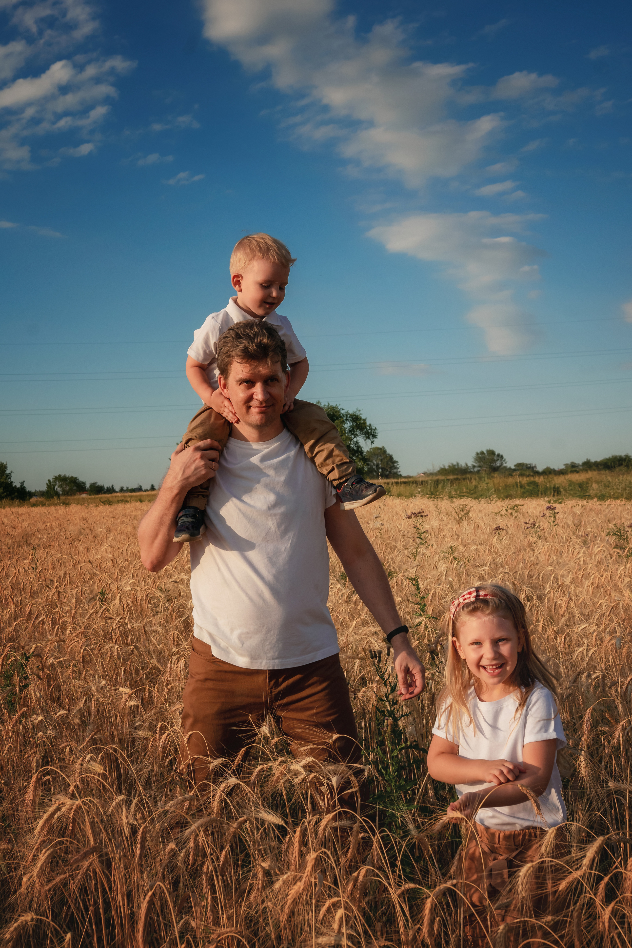 Миша, Настя, Полина и Леша в поле. Семейный фотограф в Алматы Анжелика Али Номан