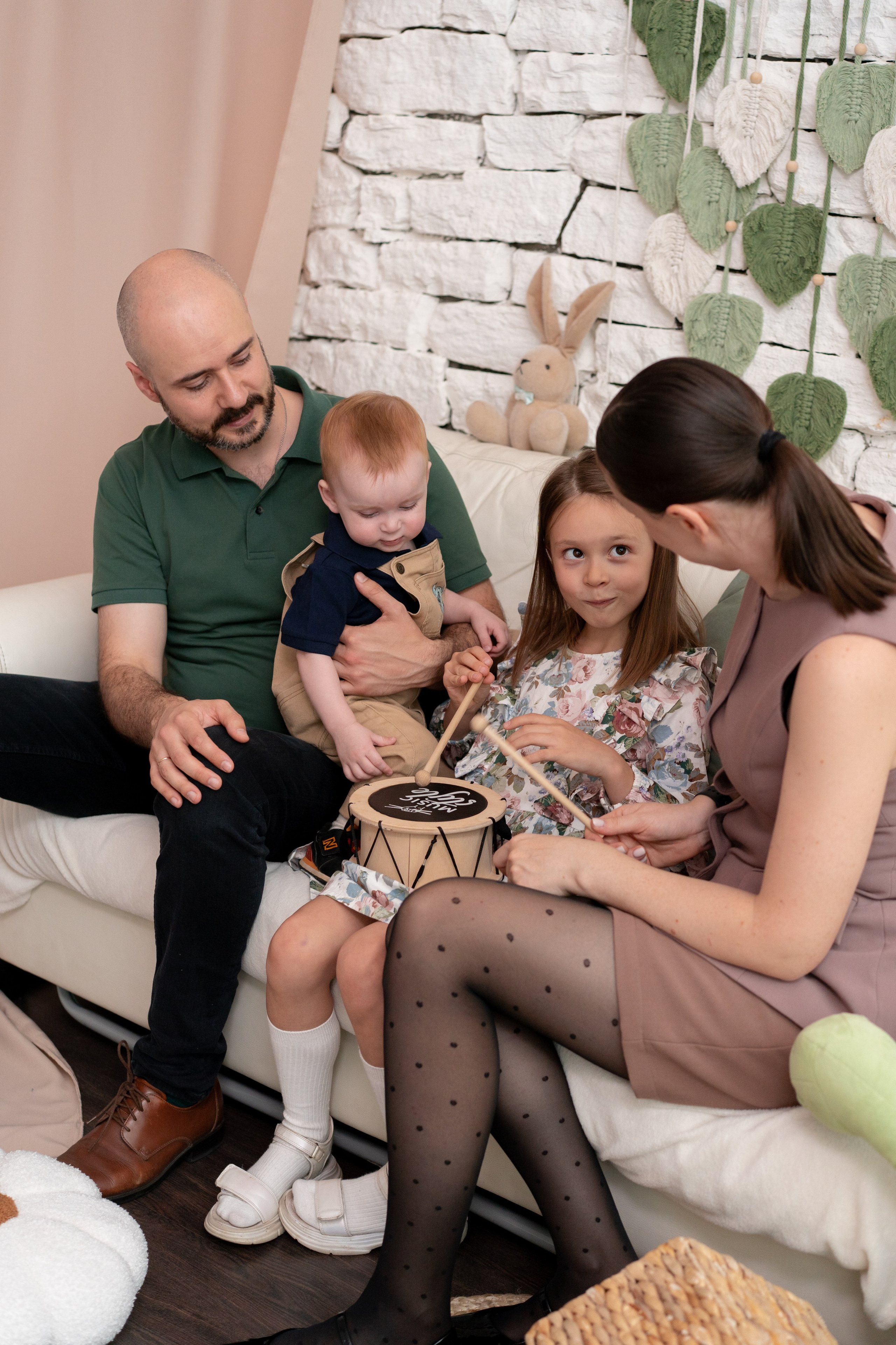 Петр и Алла с мамой и папой!. Детская, семейная фотостудия в Санкт-Петербурге