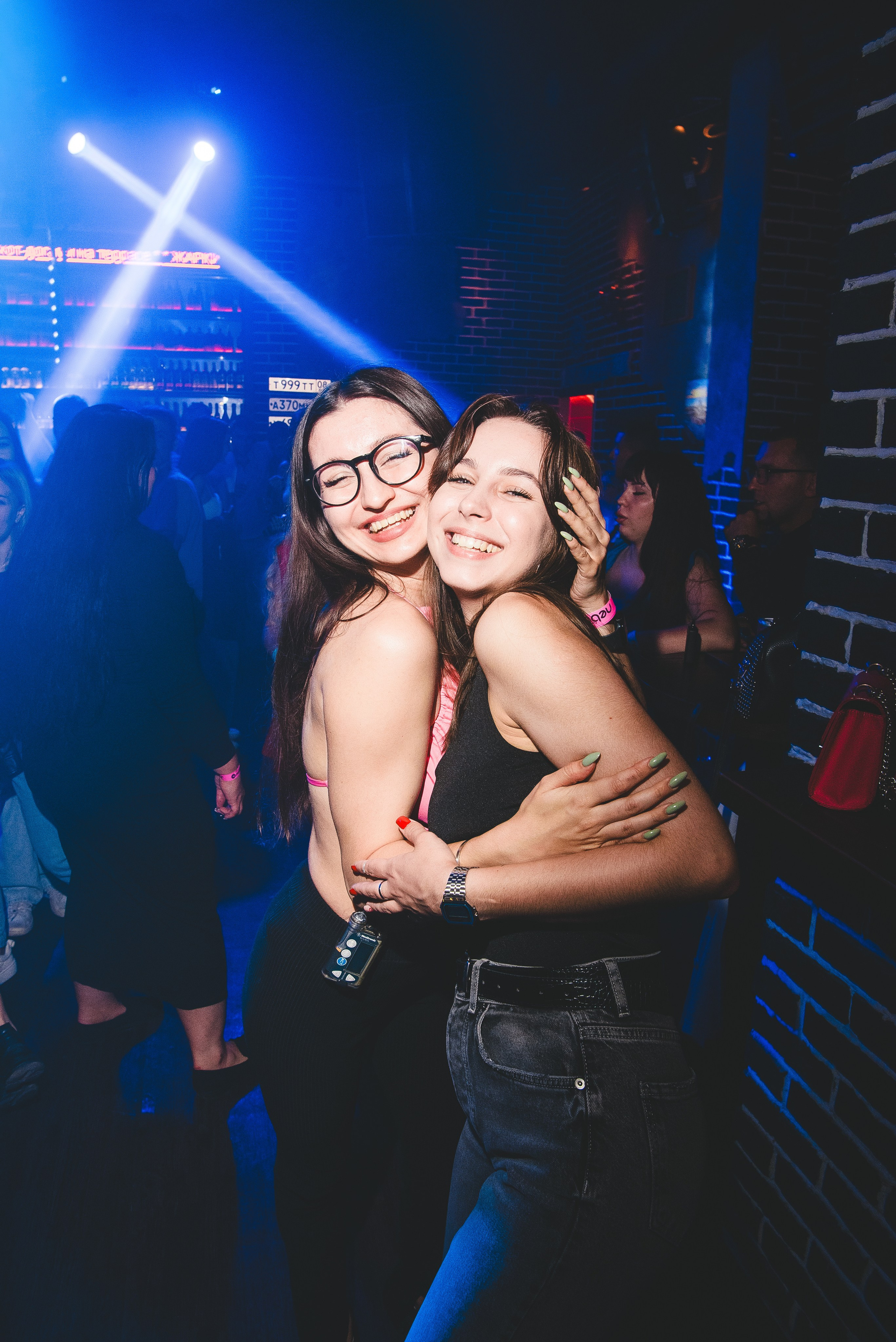 Фотоотчёты о вечеринках для НеБар Волгоград. Или стиль «пьяный фотограф». Фотограф в Волгограде и Волжском Александр Горбань