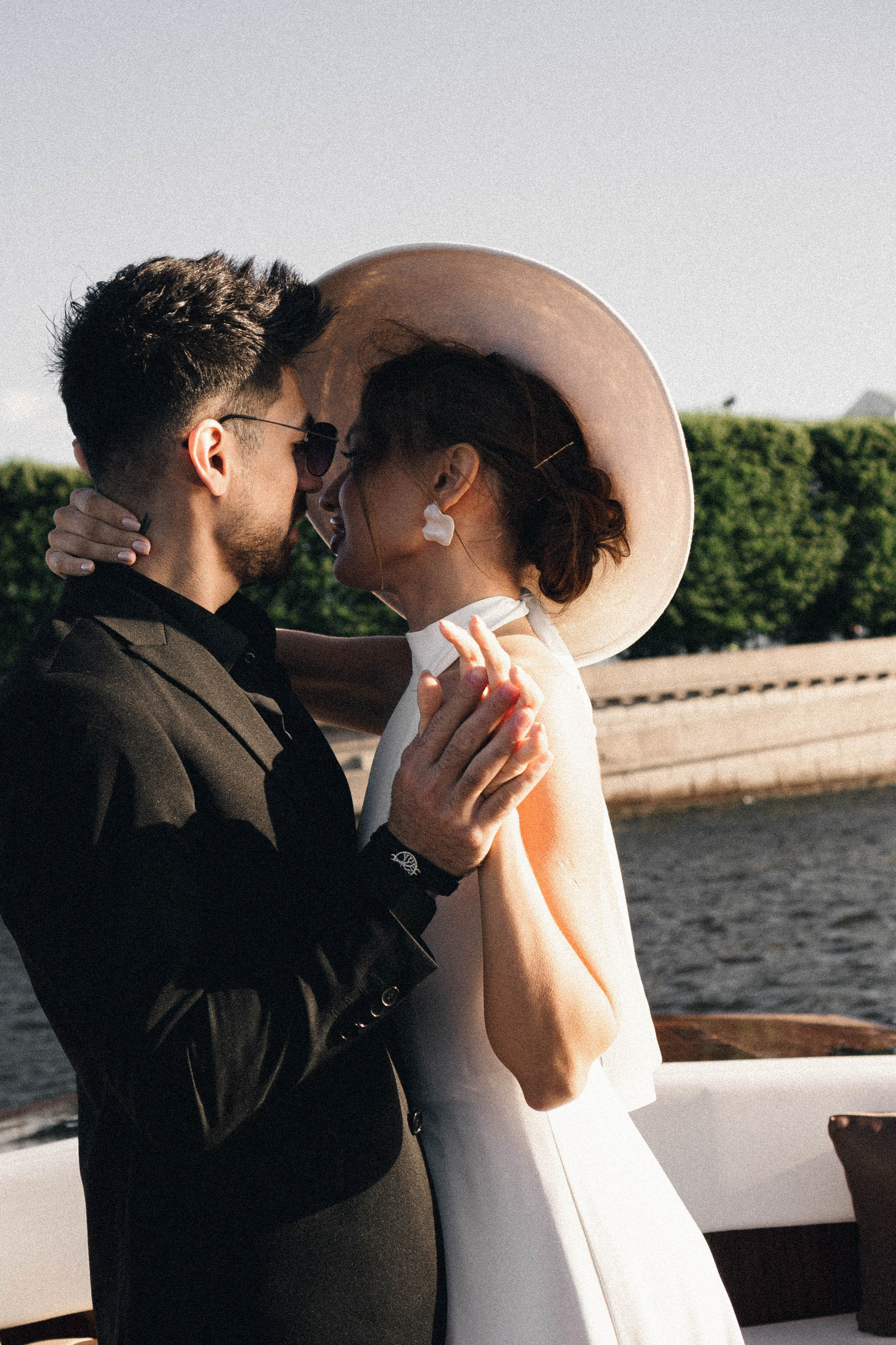 СВАДЕНБНАЯ СЬЕМКА НА КАТЕРЕ ПО КАНАЛАМ САНКТ-ПЕТЕРБУРГА И В АКВАТОРИИ НЕВЫ. Профессиональный фотограф, Санкт-Петербург — Виктория Богомолова