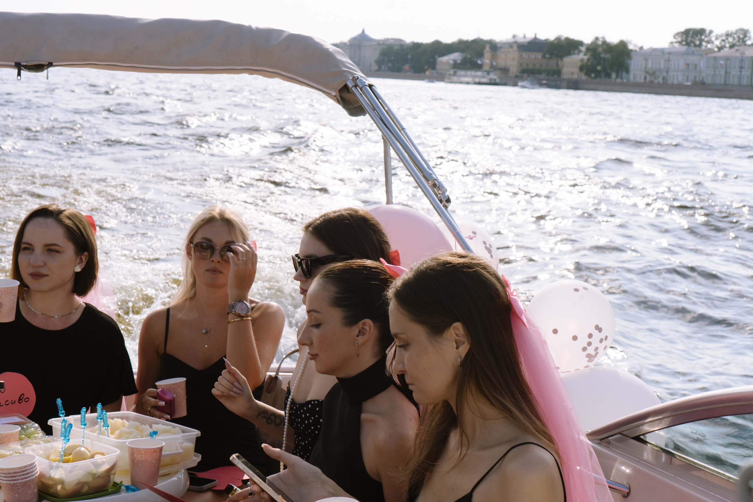 ДЕВИЧНИК НА КАТЕРЕ. Профессиональный фотограф, Санкт-Петербург — Виктория Богомолова