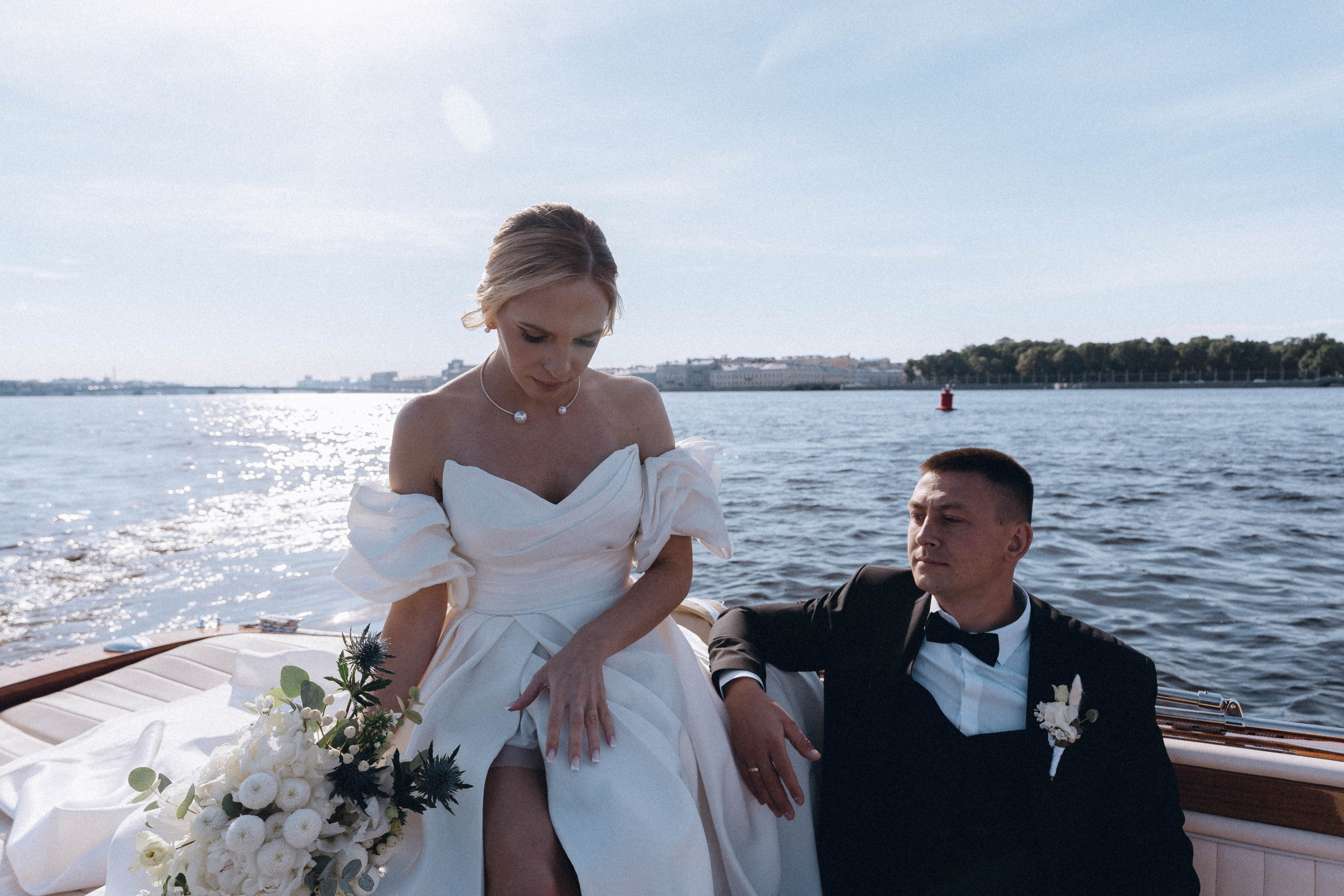СВАДЕНБНАЯ СЬЕМКА НА КАТЕРЕ ПО КАНАЛАМ САНКТ-ПЕТЕРБУРГА И В АКВАТОРИИ НЕВЫ. Профессиональный фотограф, Санкт-Петербург — Виктория Богомолова