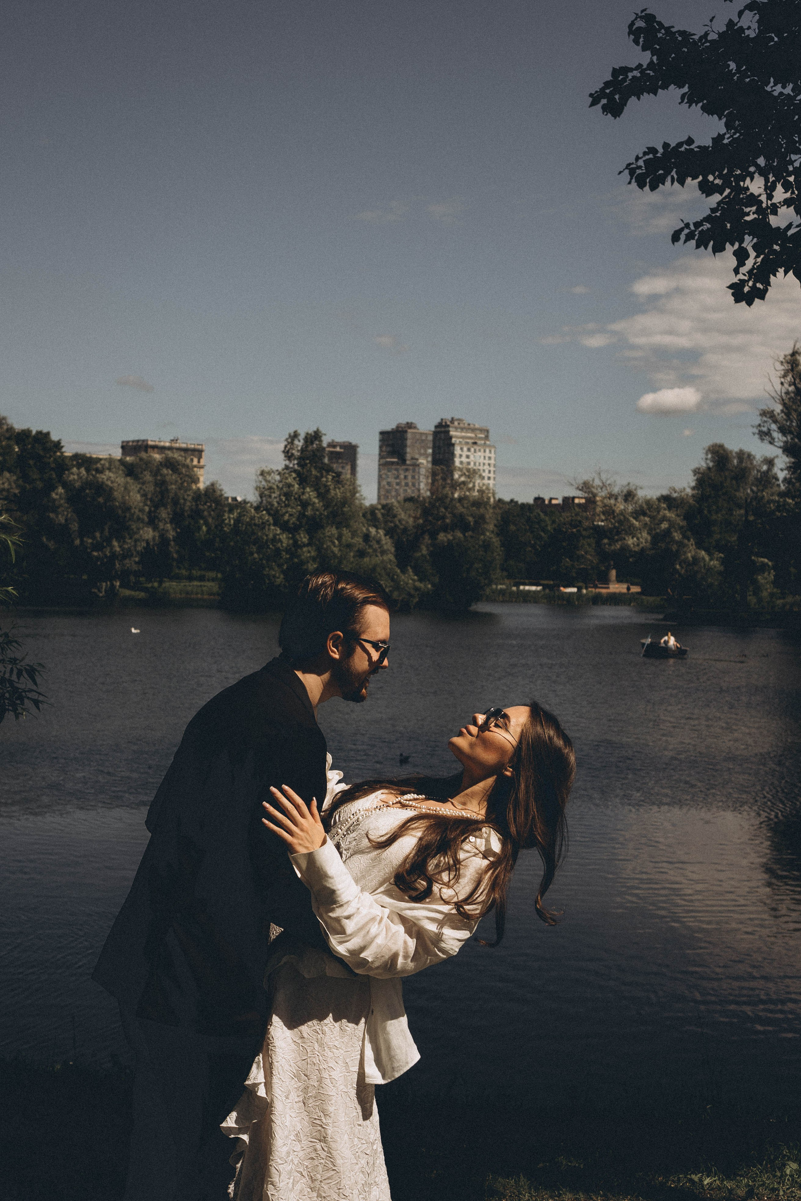 СВАДЕБНАЯ СЬЕМКА В ПАРКЕ ПОБЕДЫ И ПРОГУЛКА ПО МОСКОВСКОМУ ПРОСПЕКТУ. Профессиональный фотограф, Санкт-Петербург — Виктория Богомолова