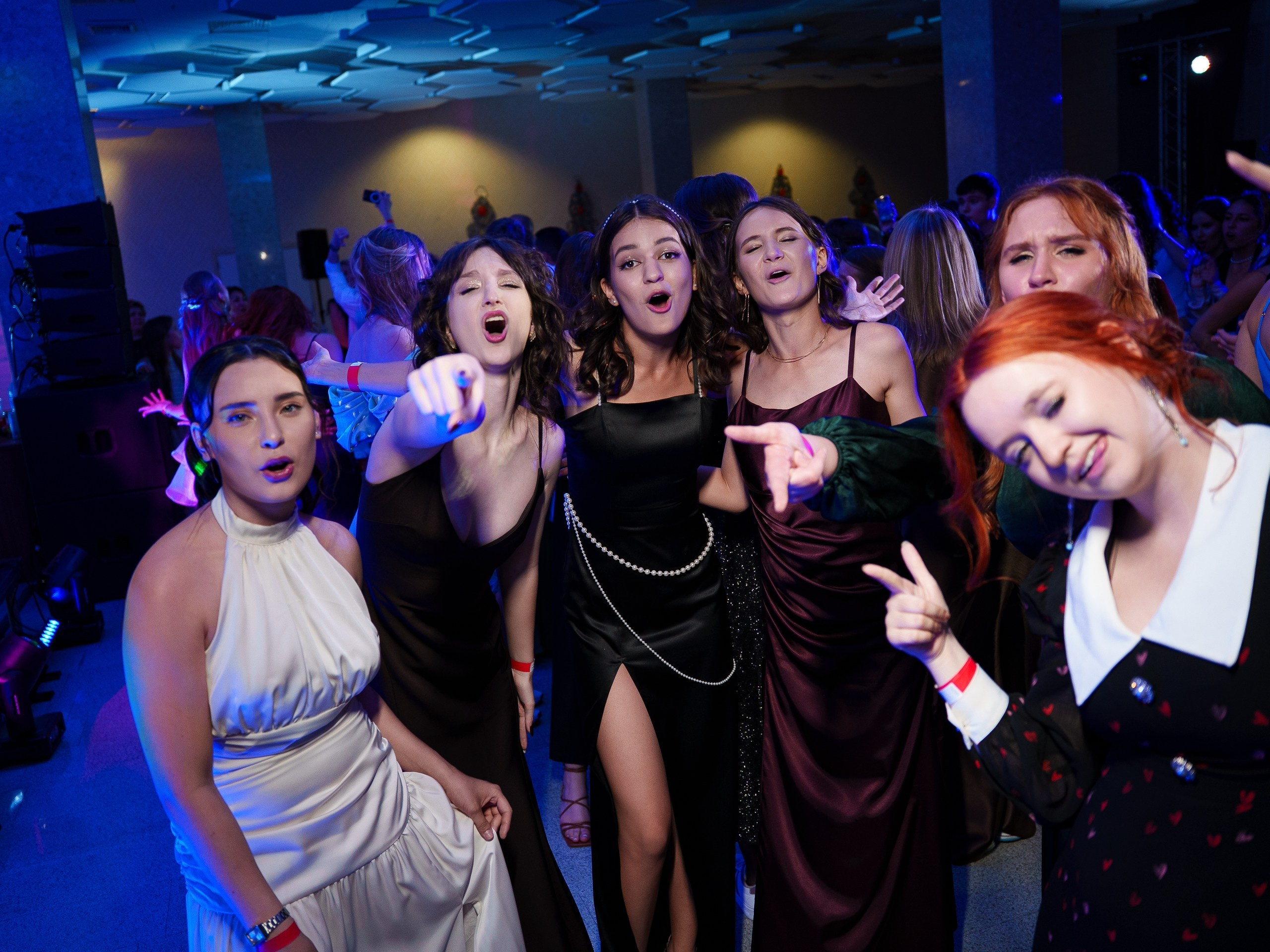 Фотограф на выпускной в Уфе — съёмка в Конгресс-холле для гимназии № 39