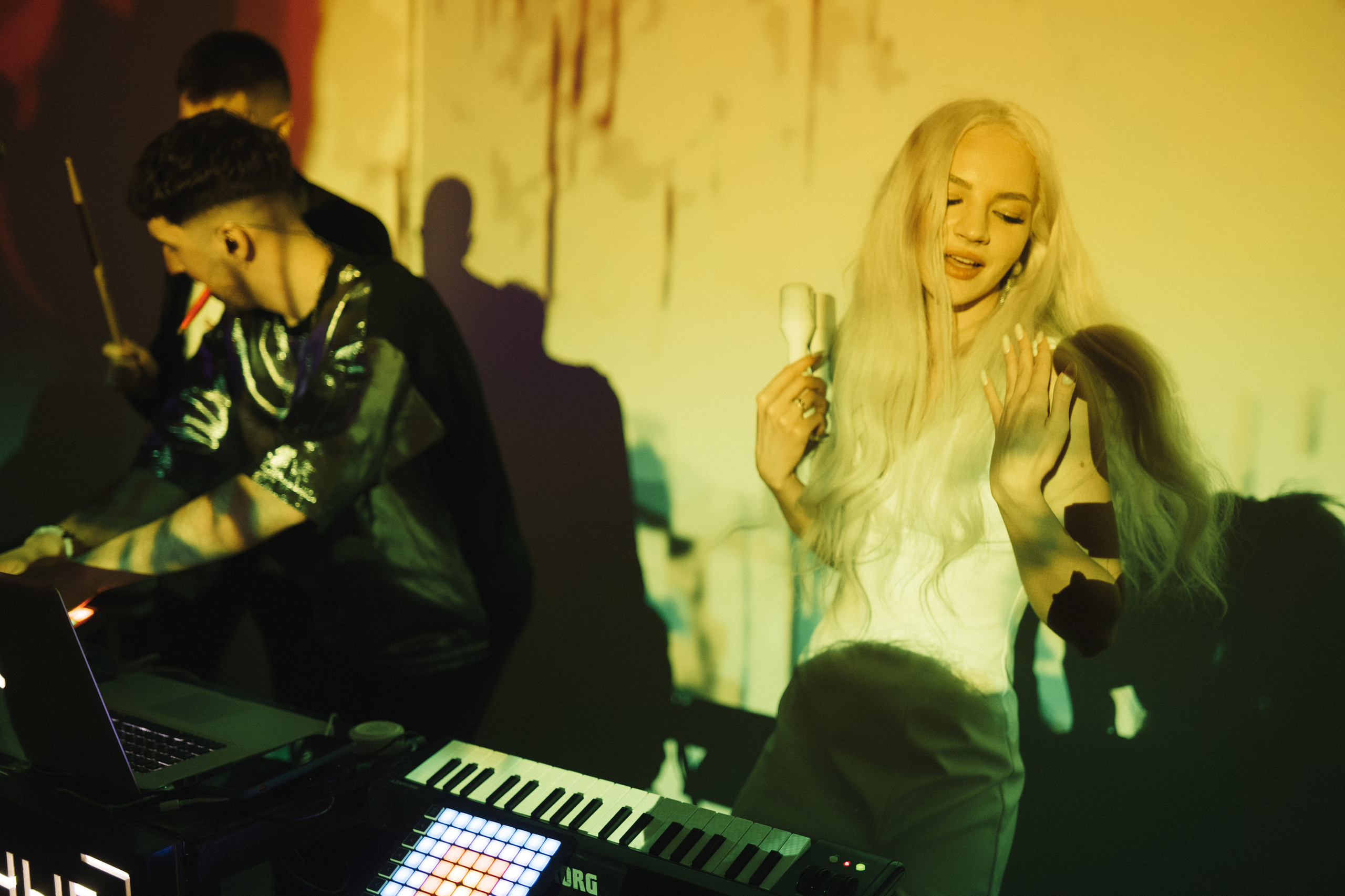 About. Алина Посторонка