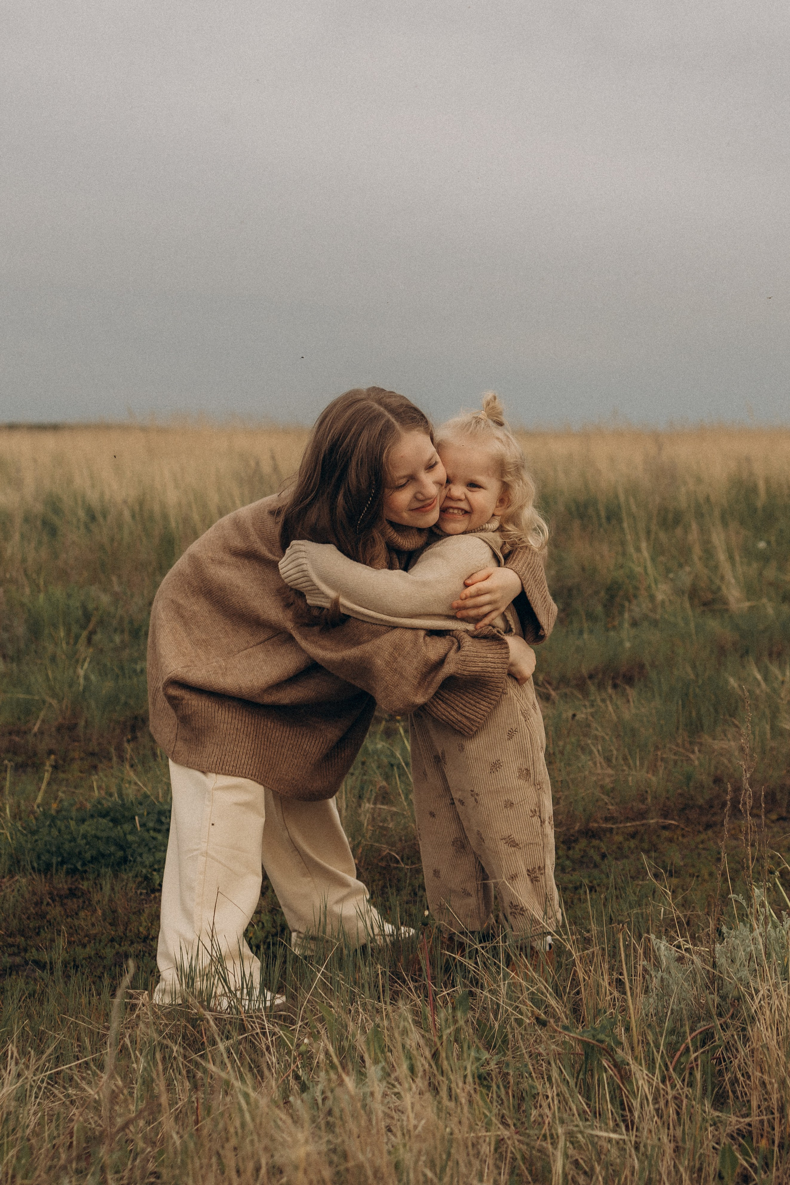 Семейная в поле. Эльвира Галимьянова — семейный фотограф Екатеринбурга