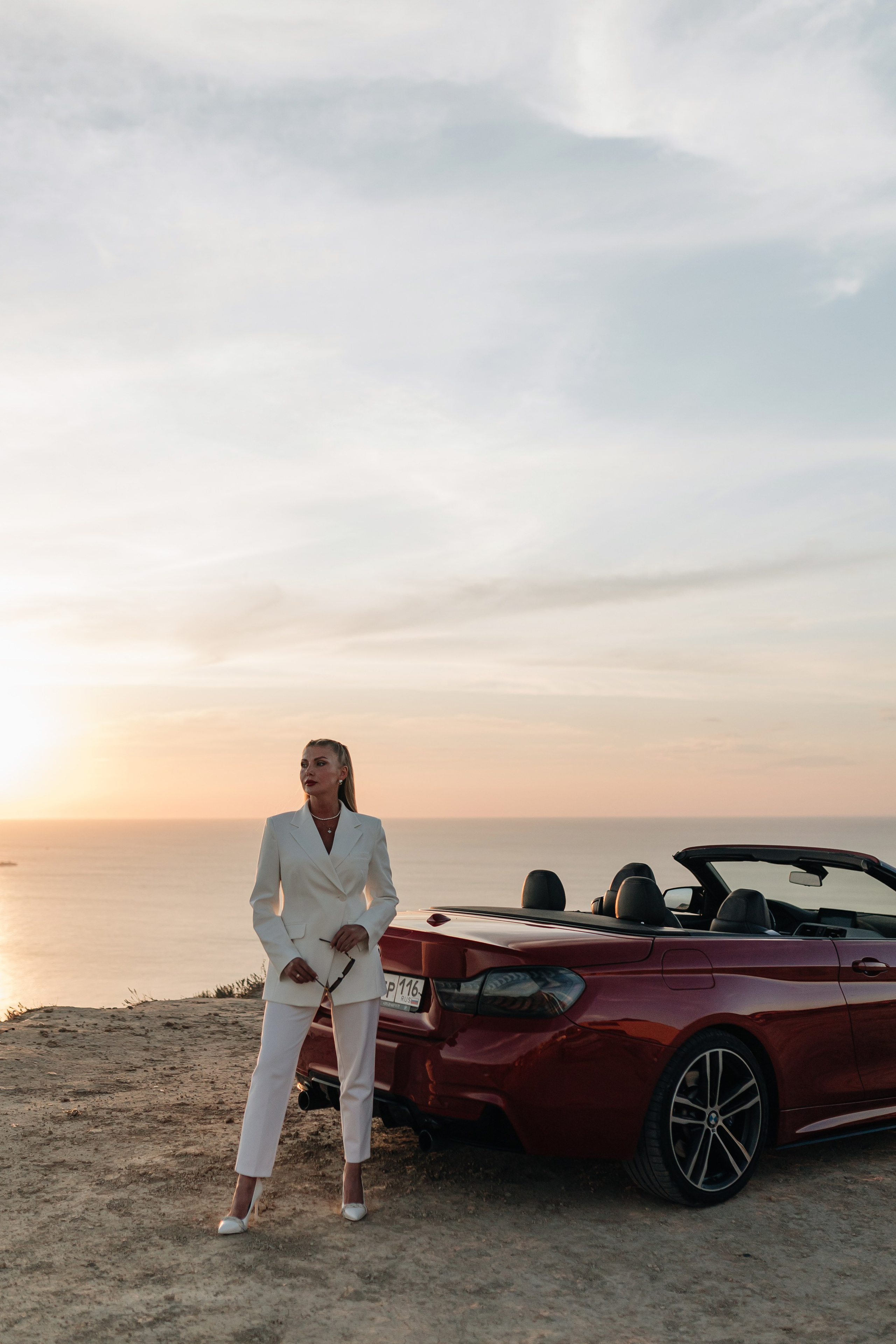 На кабриолете. Фотограф Трифон Мира