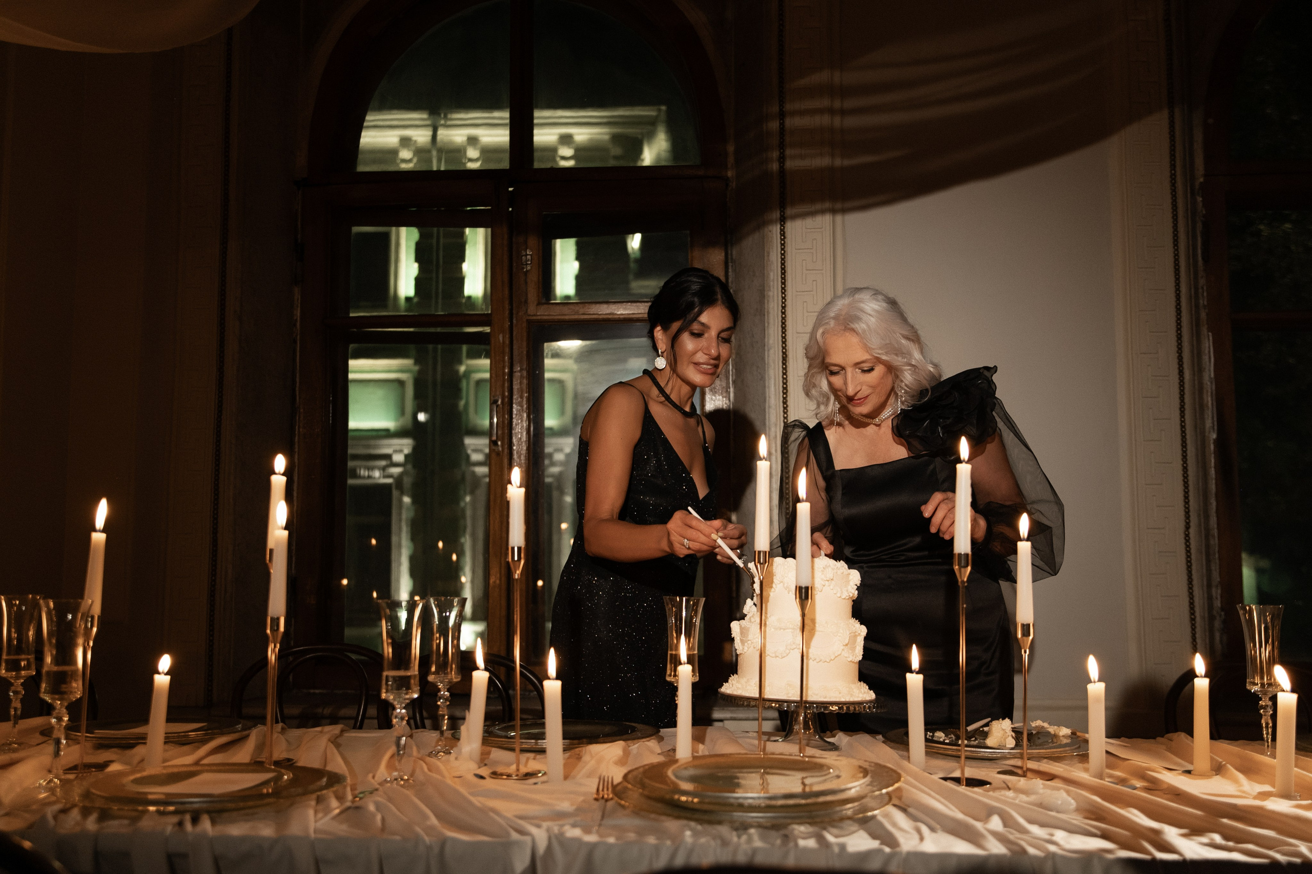 Камерный свадебный ужин при свечах в старинном особняке в фотостудии 21. Kult. Ярослава Ерина — свадебный фотограф в Москве