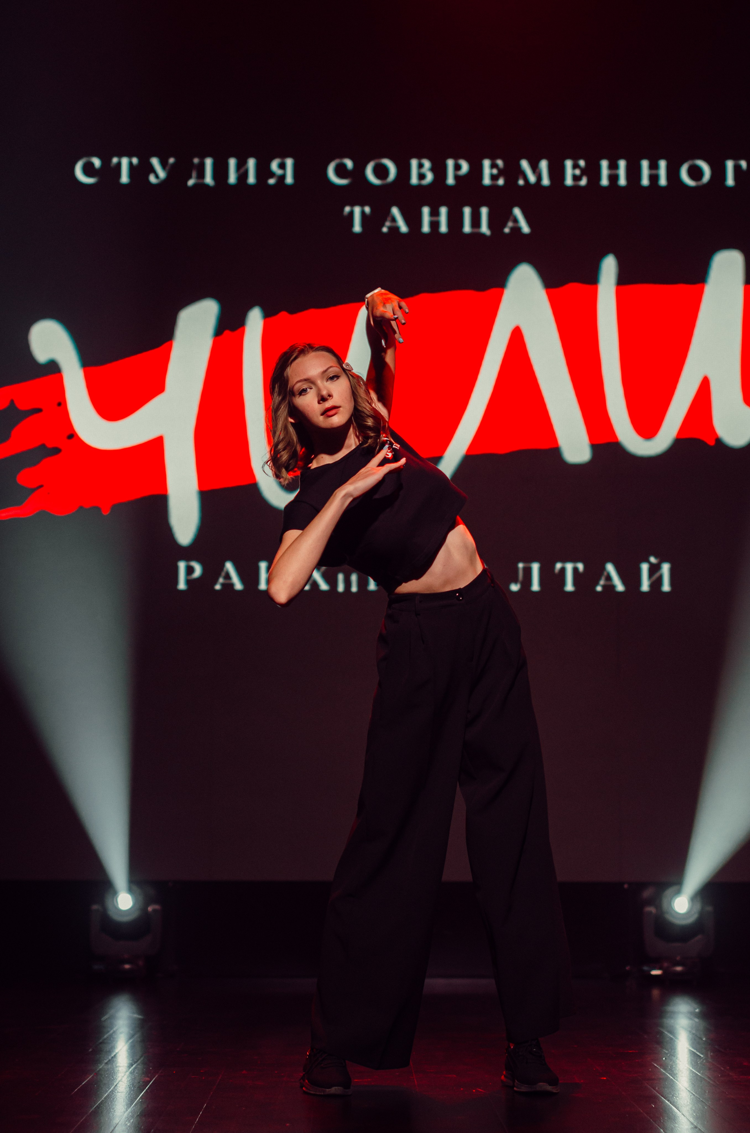 Групповая фотосъемка танцевального коллектива. Денисова Аля — фотограф для парных съемок и индивидуальных историй в Барнауле