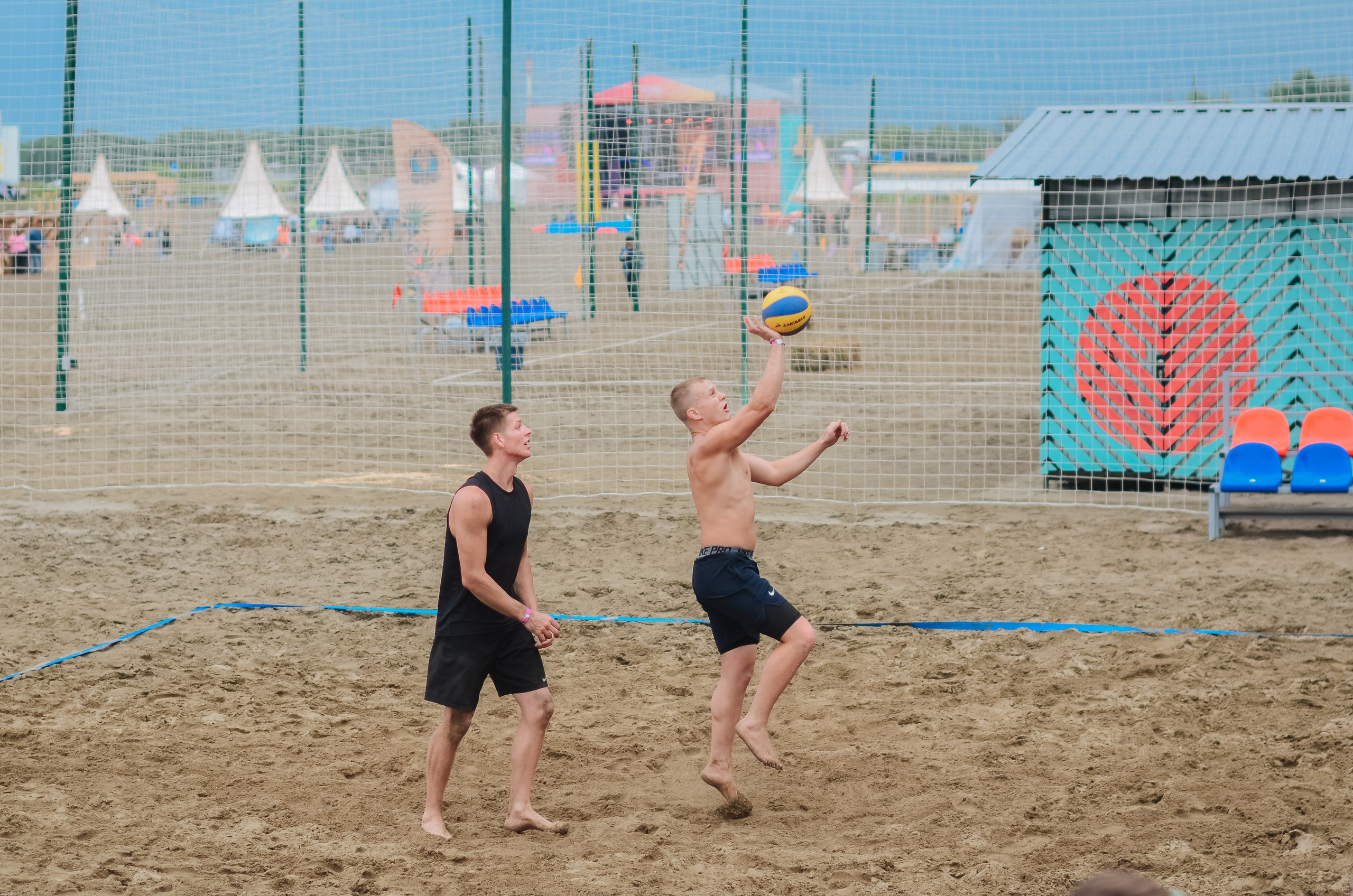 Фестиваль «Грань» 2025. Спортивная площадка. Денисова Аля — фотограф для парных съемок и индивидуальных историй в Барнауле