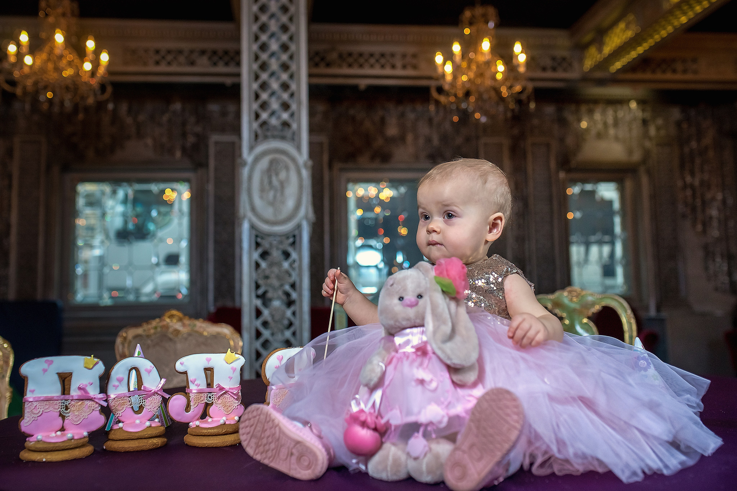 фото девочки с пряниками