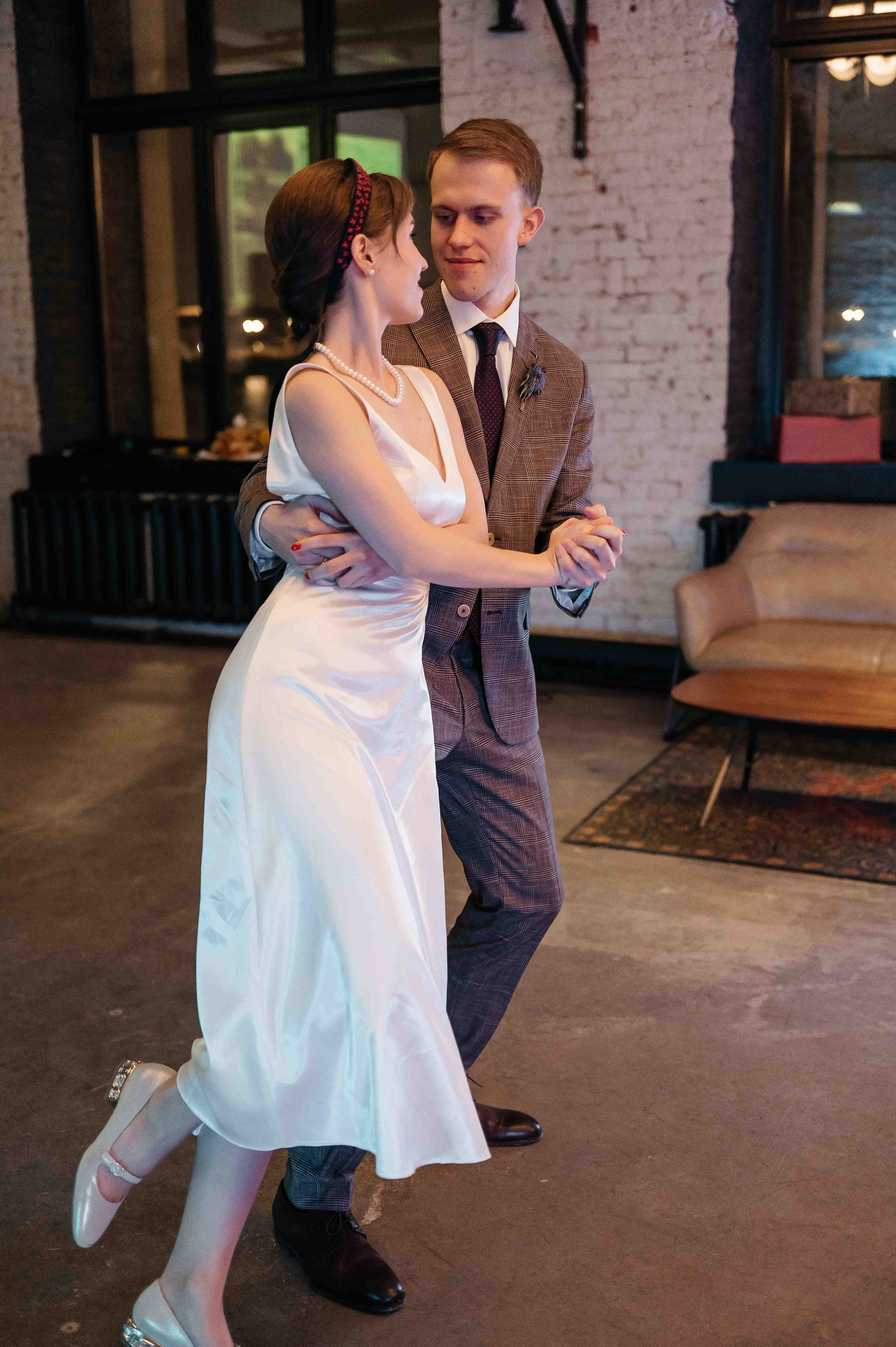 Утро невесты в гостинице. Свадебный и семейный фотограф в Котласе Никита Попов