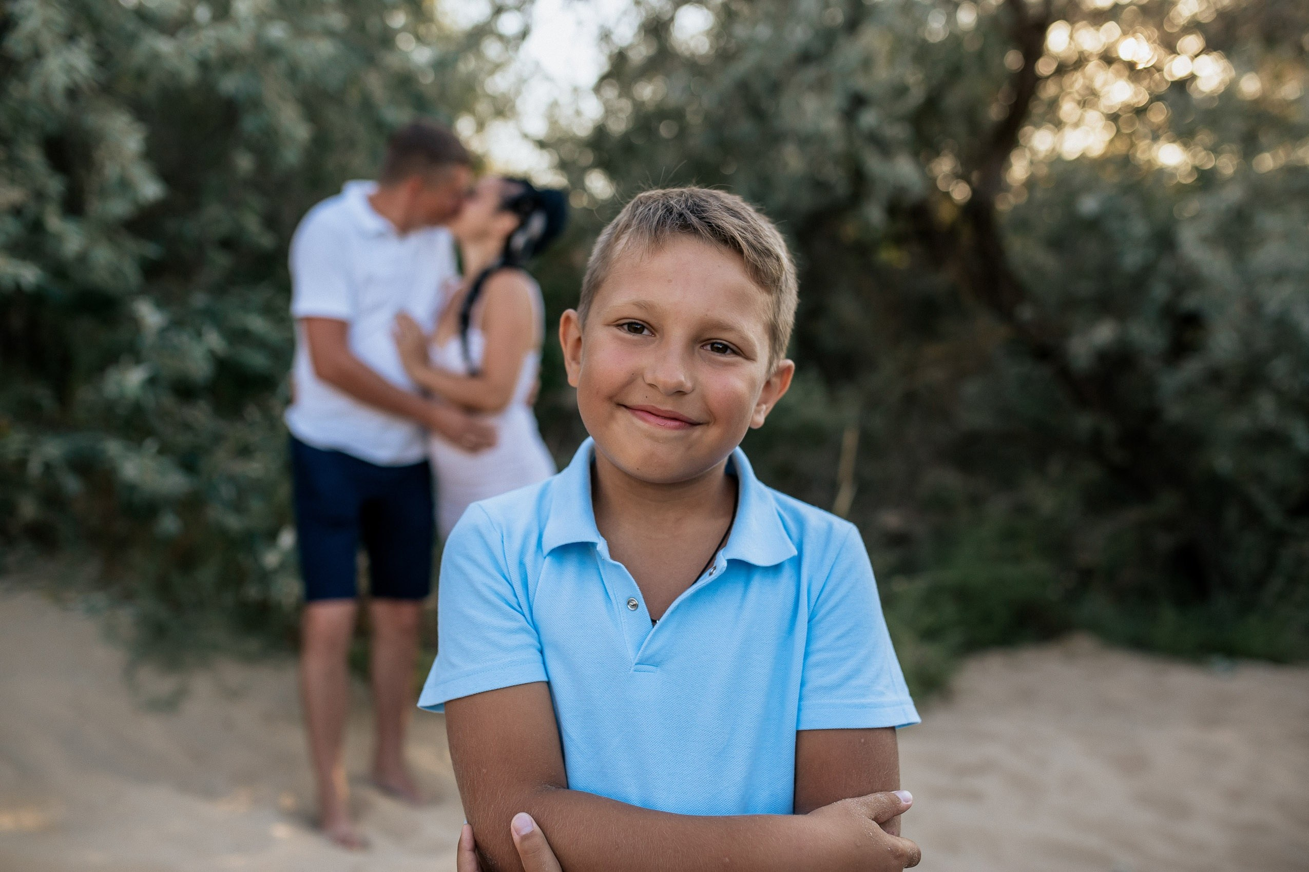 Семейная фотография в песчаных дюнах в Анапе.