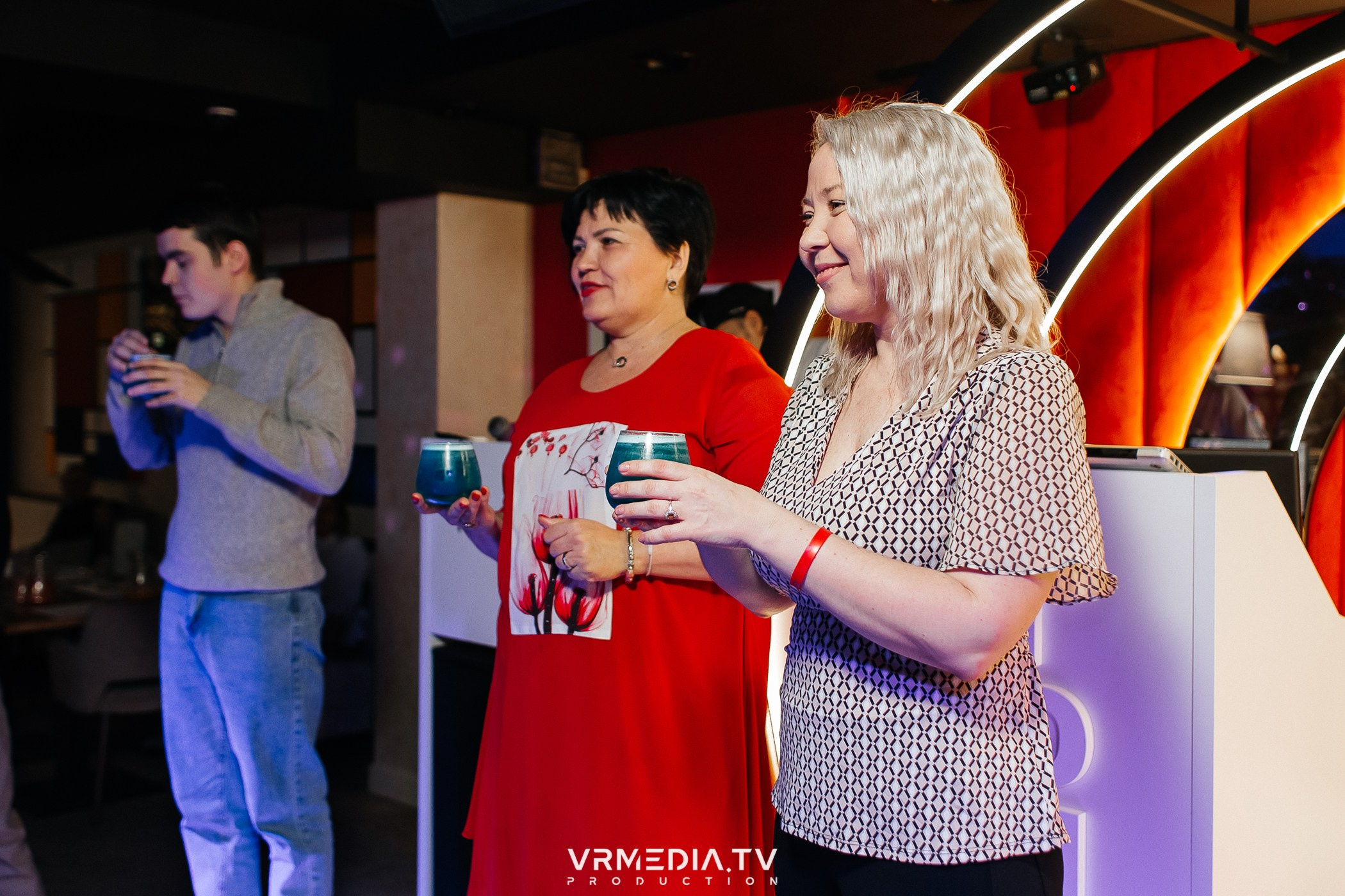 8 марта в караоке-ресторане «Голос»