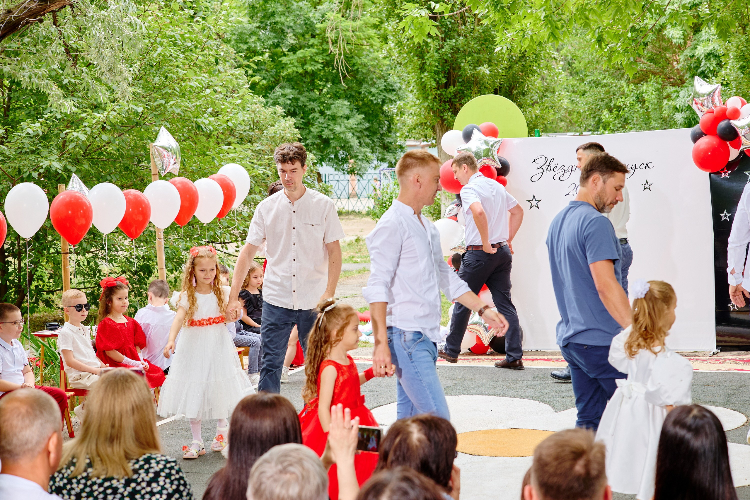 Выпускной 45 сад. Фотограф Выпускные альбомы Таганрог Сергей Коробченко