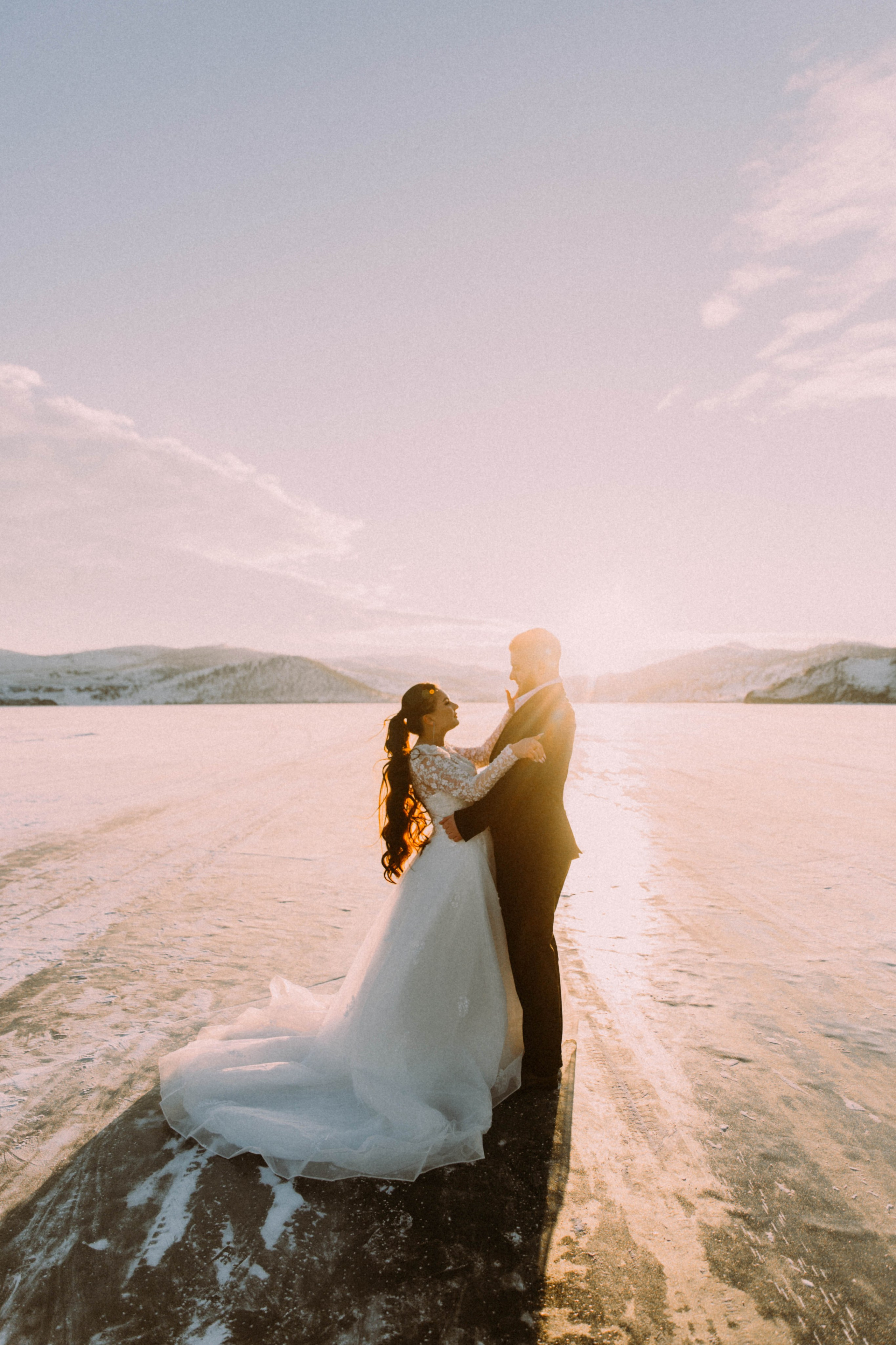 Свадебная зимняя съемка на Байкале. Главная