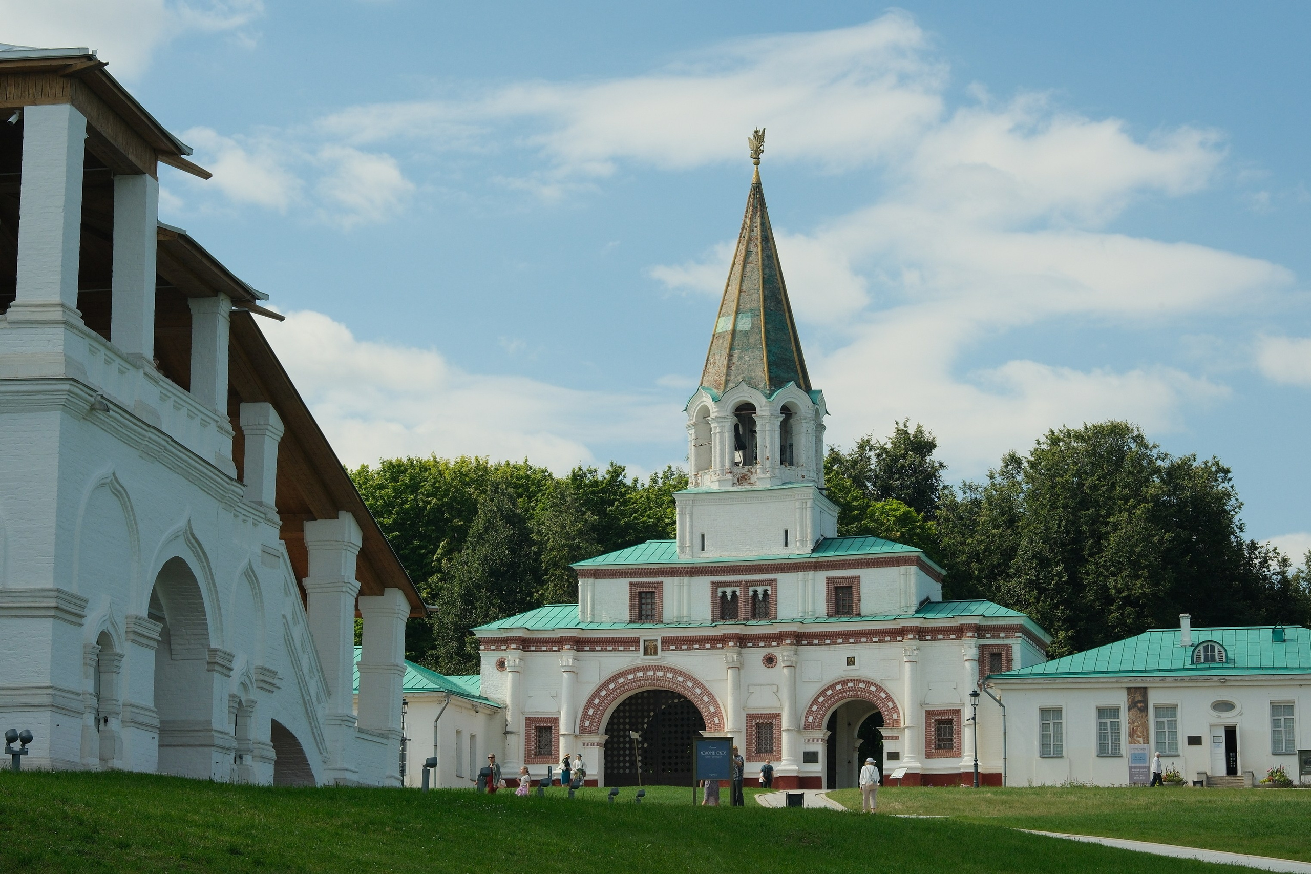 Улица, люди, жизнь…