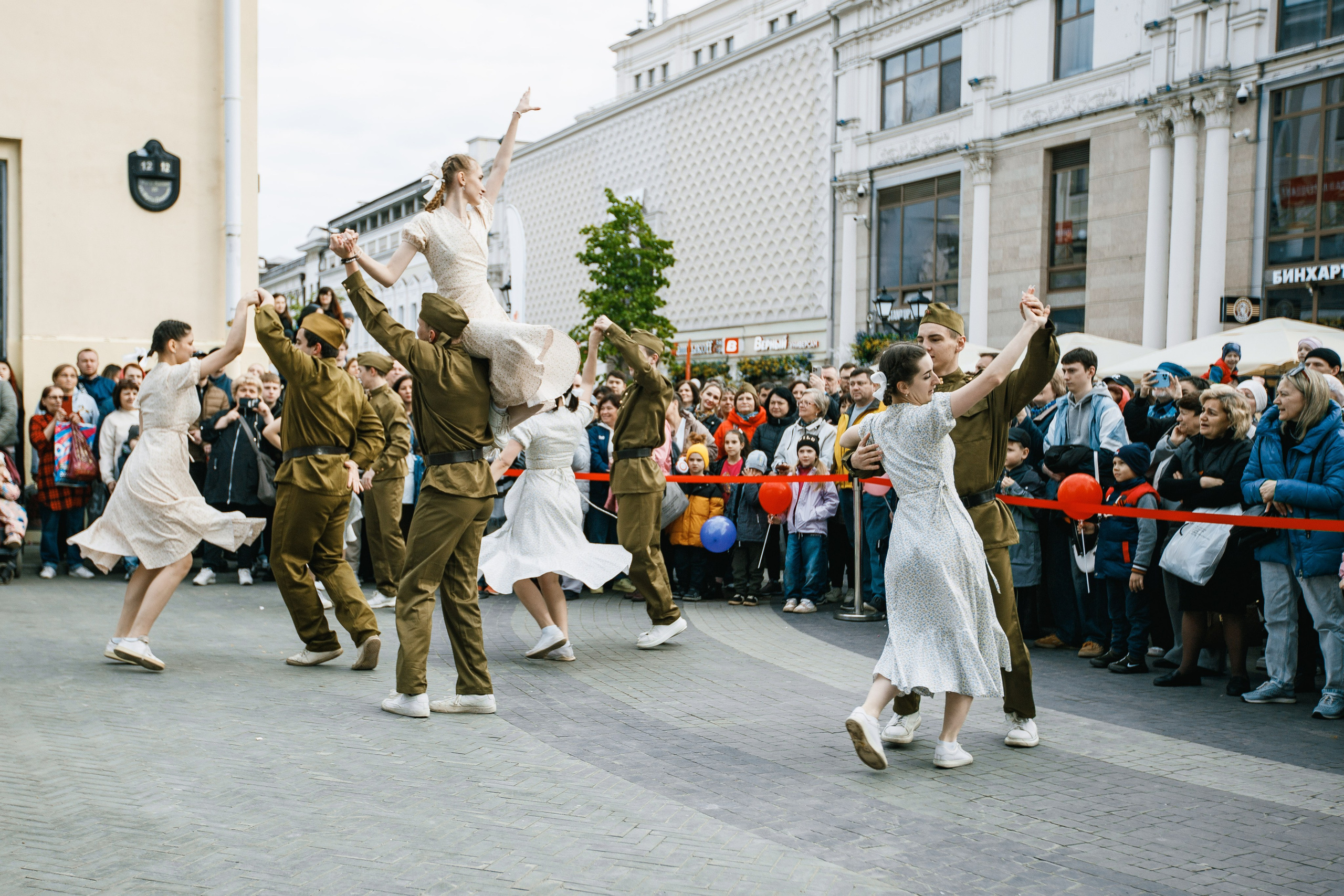 День Победы на ул. Баумана. Портретный и репортажный фотограф Елизавета Рудовская|Казань