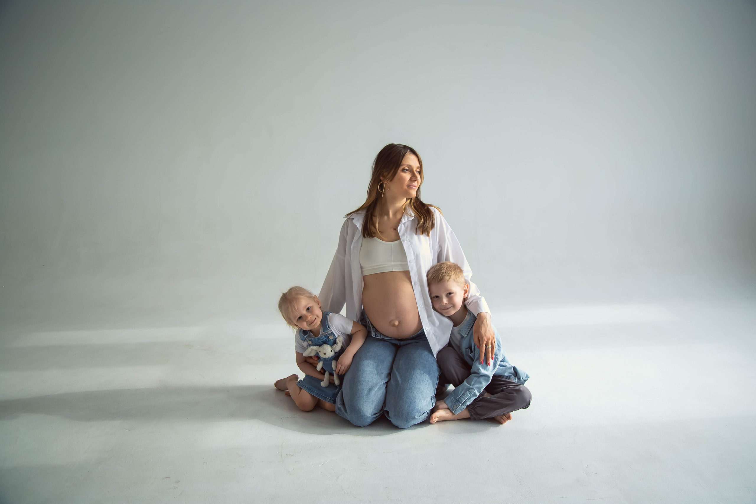 Семейная фотосессия в студии в Москве. Семейный фотограф в Москве Влада Лунина