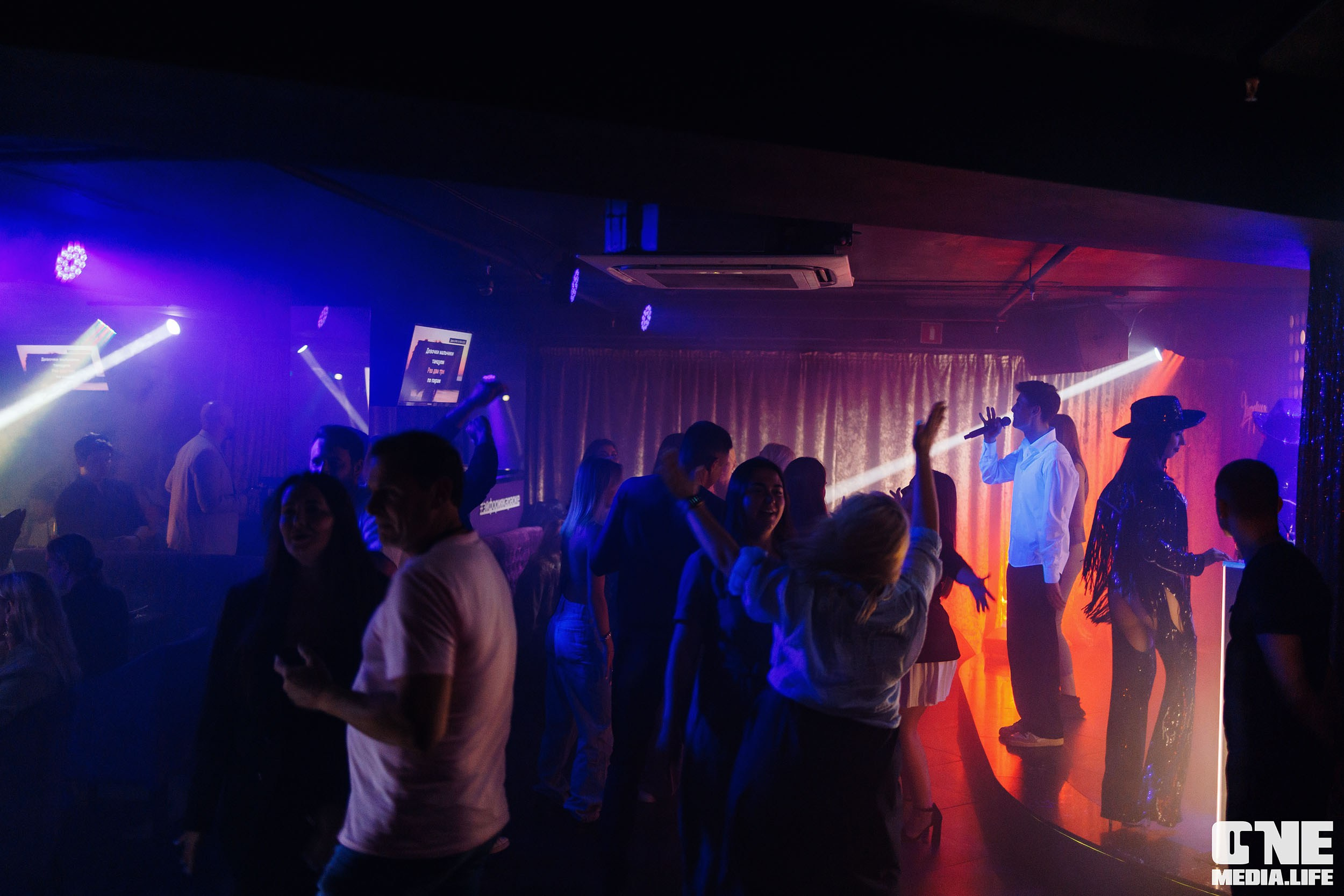 Фоторепортаж из караоке-клуба Эйфория. One Media Life: фоторепортажи, фотоотчеты с мероприятий и заведений