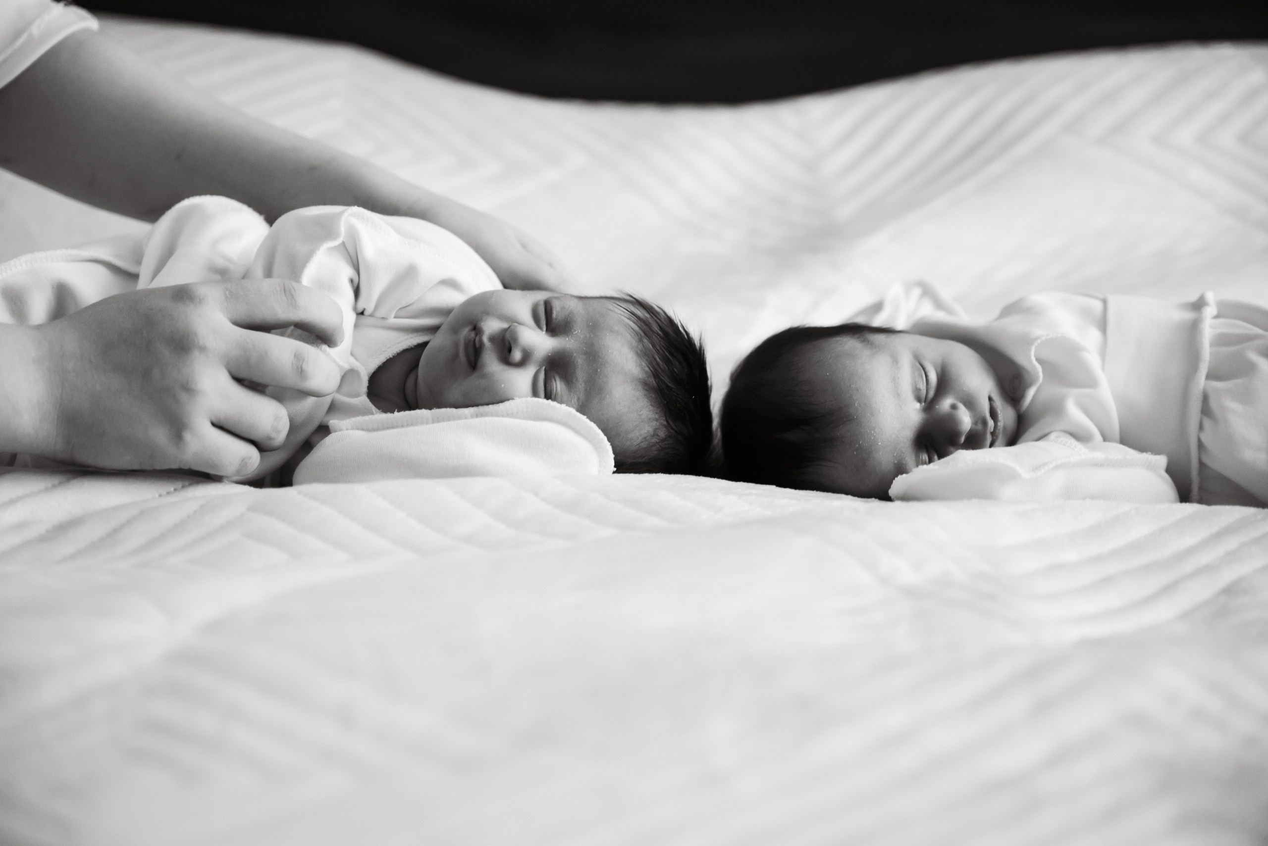 NEWBORN ДВОЙНЯШКИ. Фотограф Ксения Огородова портфолио