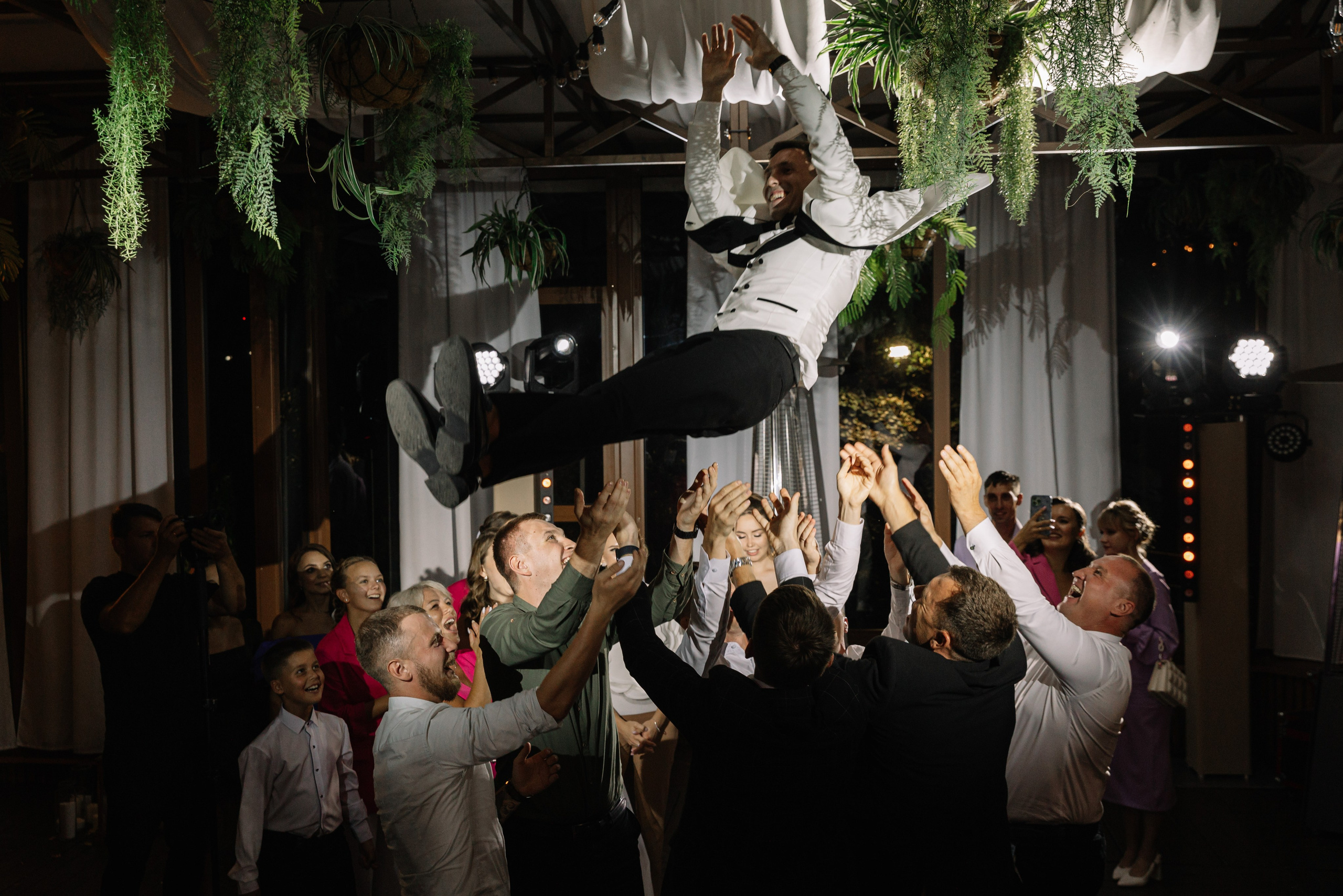 Банкет в Джани Ресторани. Свет на свадьбу Нижний Новгород Friends Rent