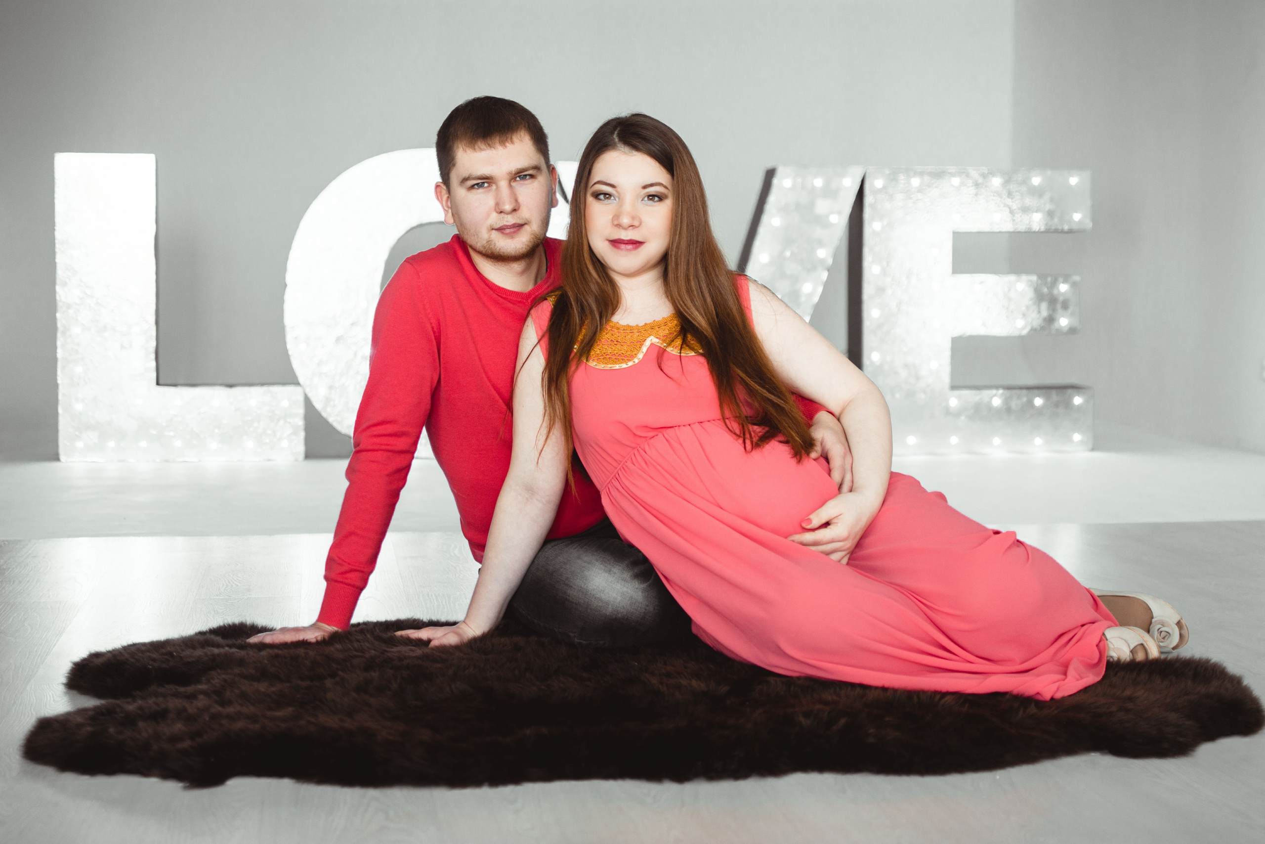 Дарья с мужем в ожидании чуда. Портретный креативный творческий фотограф в Казани Михаил Бушенев