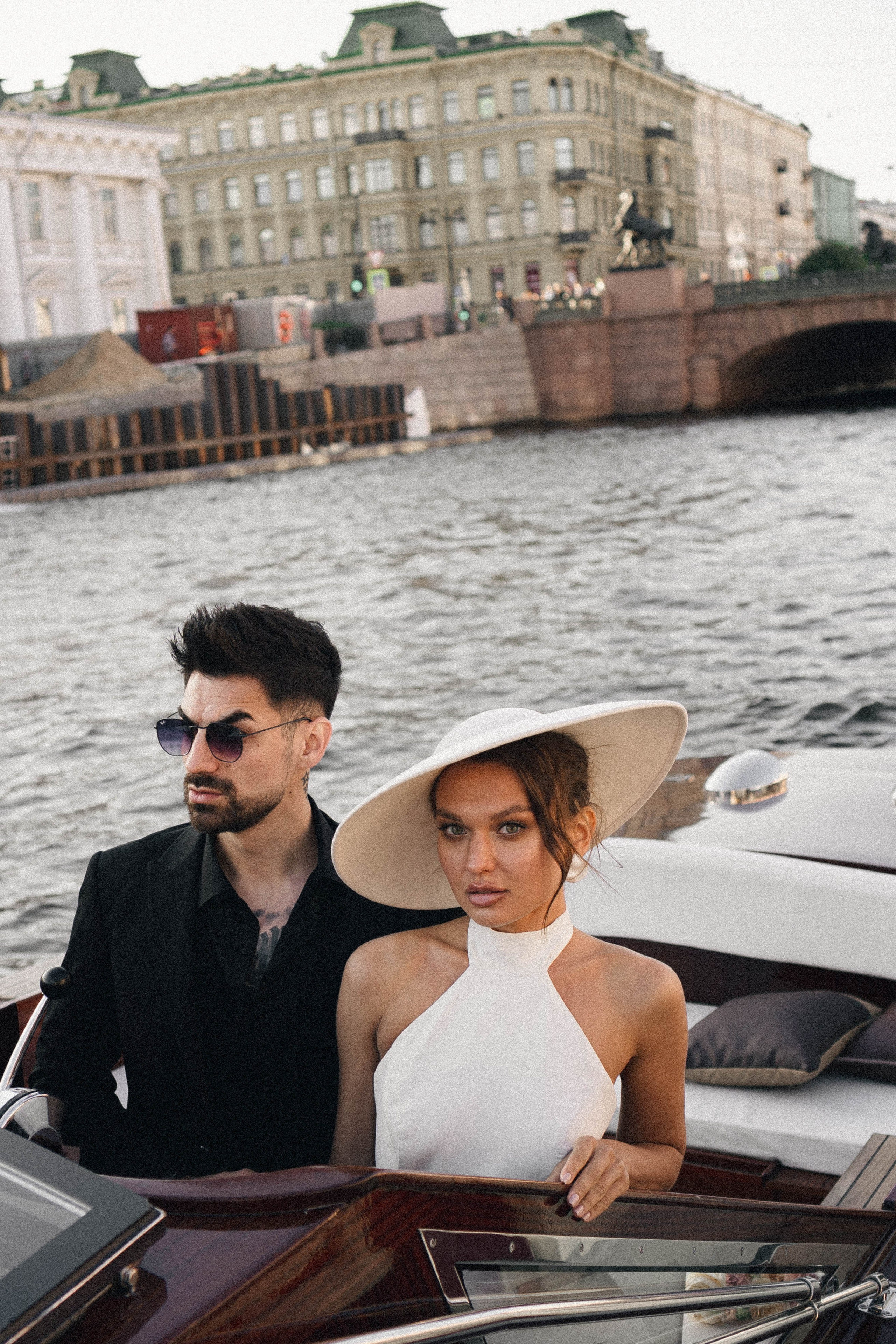 СВАДЕНБНАЯ СЬЕМКА НА КАТЕРЕ ПО КАНАЛАМ САНКТ-ПЕТЕРБУРГА И В АКВАТОРИИ НЕВЫ. Профессиональный фотограф, Санкт-Петербург — Виктория Богомолова