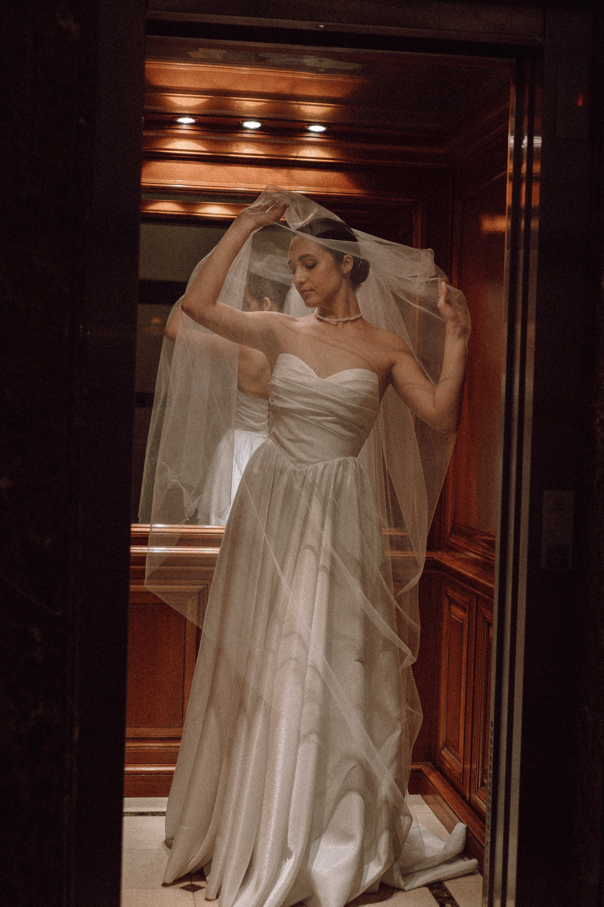 СВАДЕБНАЯ ПРОГУЛКА В САНТК-ПЕТЕРБУРГЕ (ИСАКИЕВСКИЙ СОБОР, ЗИМНЯЯ КАНАВКА, ЭРМИТАЖ И БОЛЬШАЯ МОРСКАЯ УЛИЦА). Профессиональный фотограф, Санкт-Петербург — Виктория Богомолова