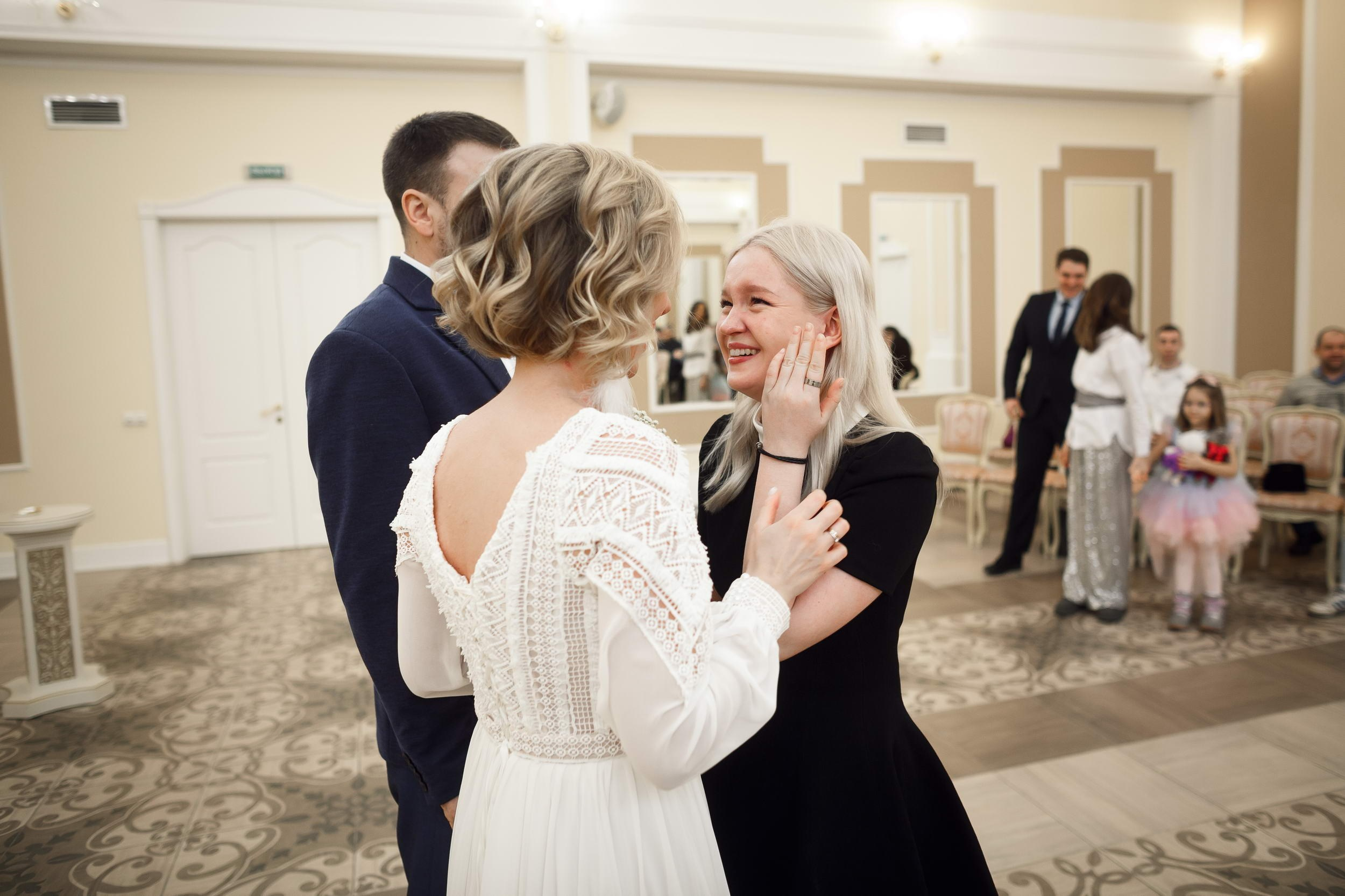 Свадьба в ЗАГСе Калининского района. Свадебный фотограф Игорь Брундасов 8PHOTO на свадьбу венчание загс СПб