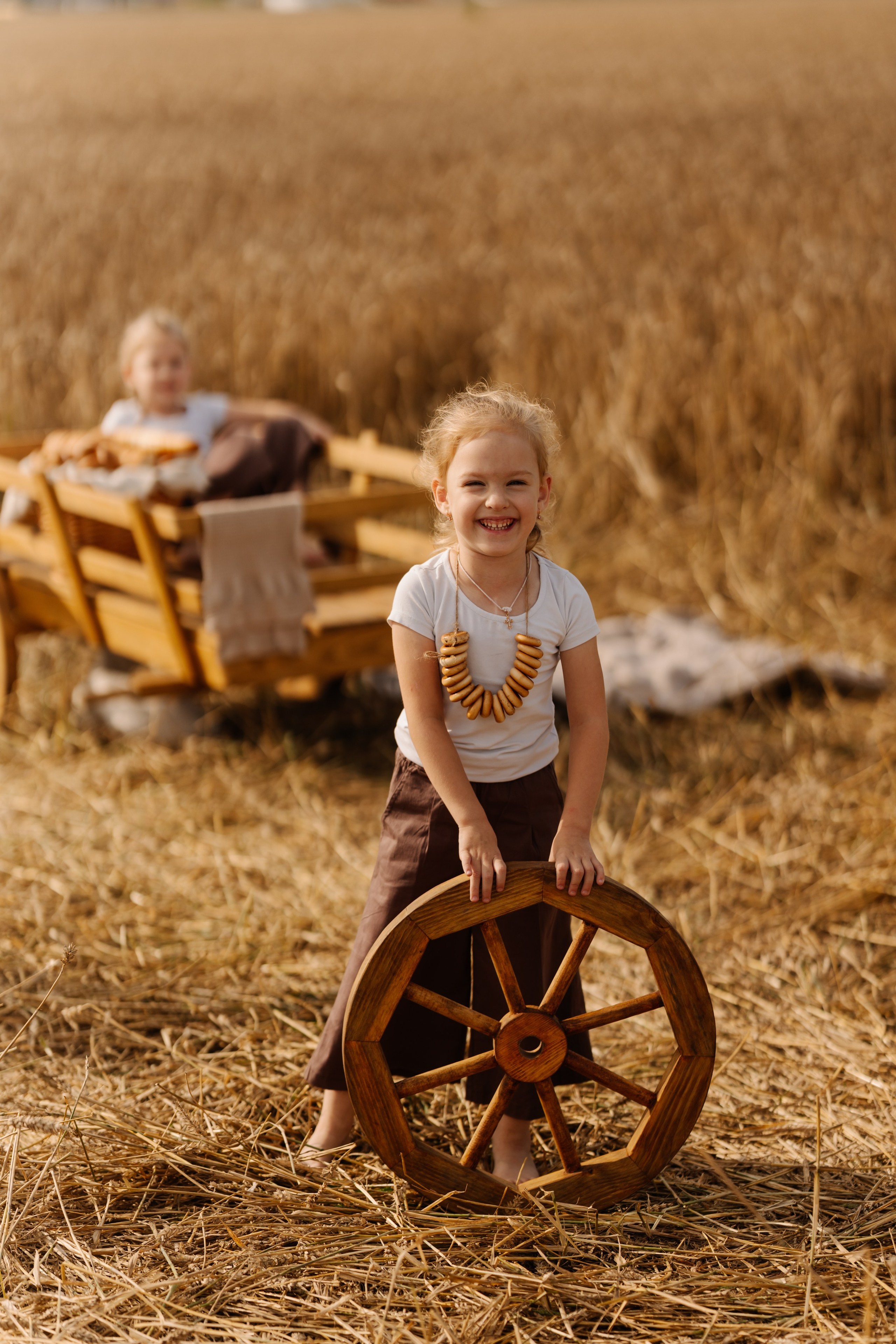 Девочки с козленком. СВАДЕБНЫЙ ФОТОГРАФ КРАСНОЯРСК