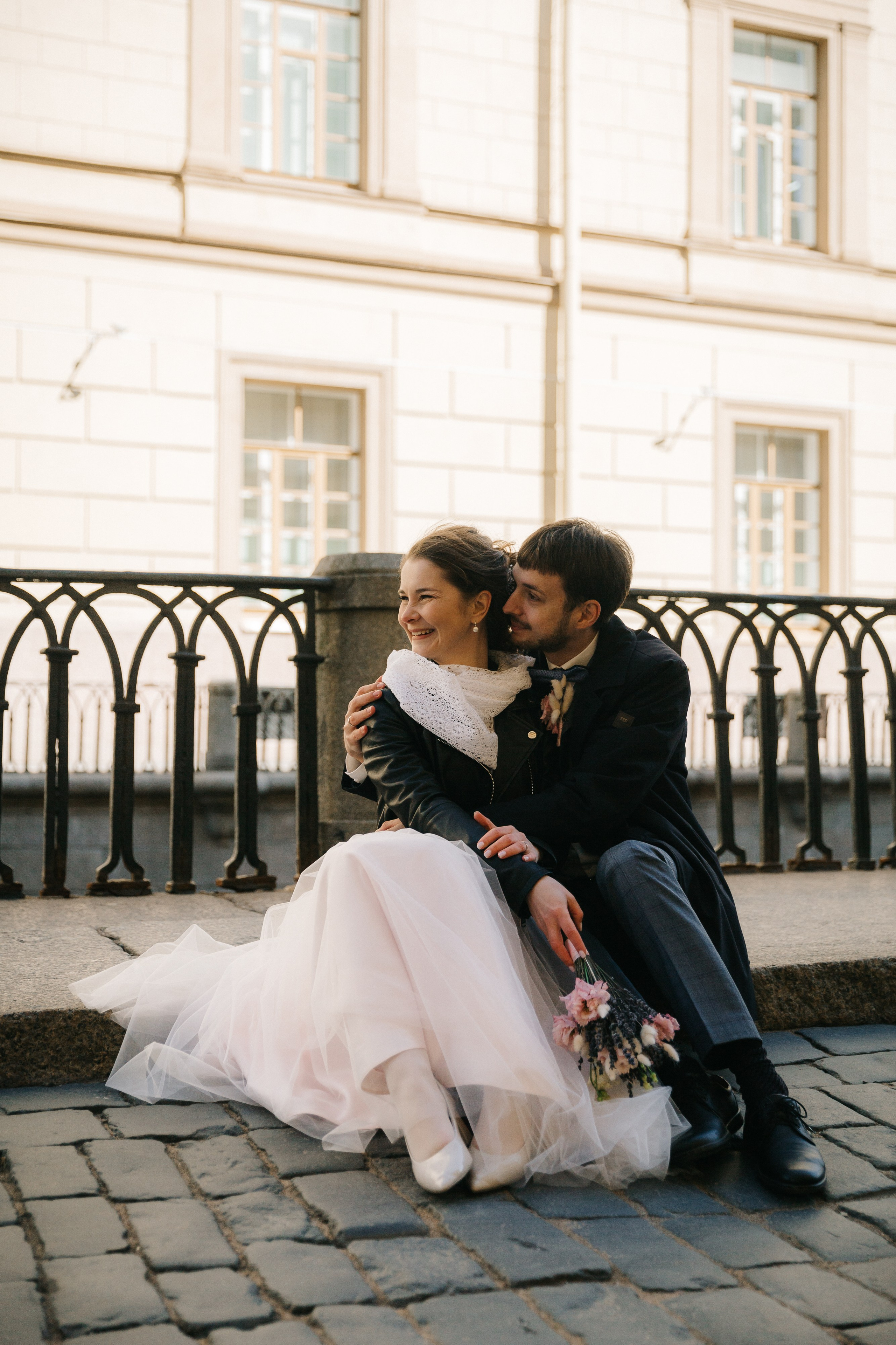 МАЙ | Дворец № 1, Атланты, Эрмитажный дворик. Свадебный фотограф в Санкт-Петербурге Полина Корзухина