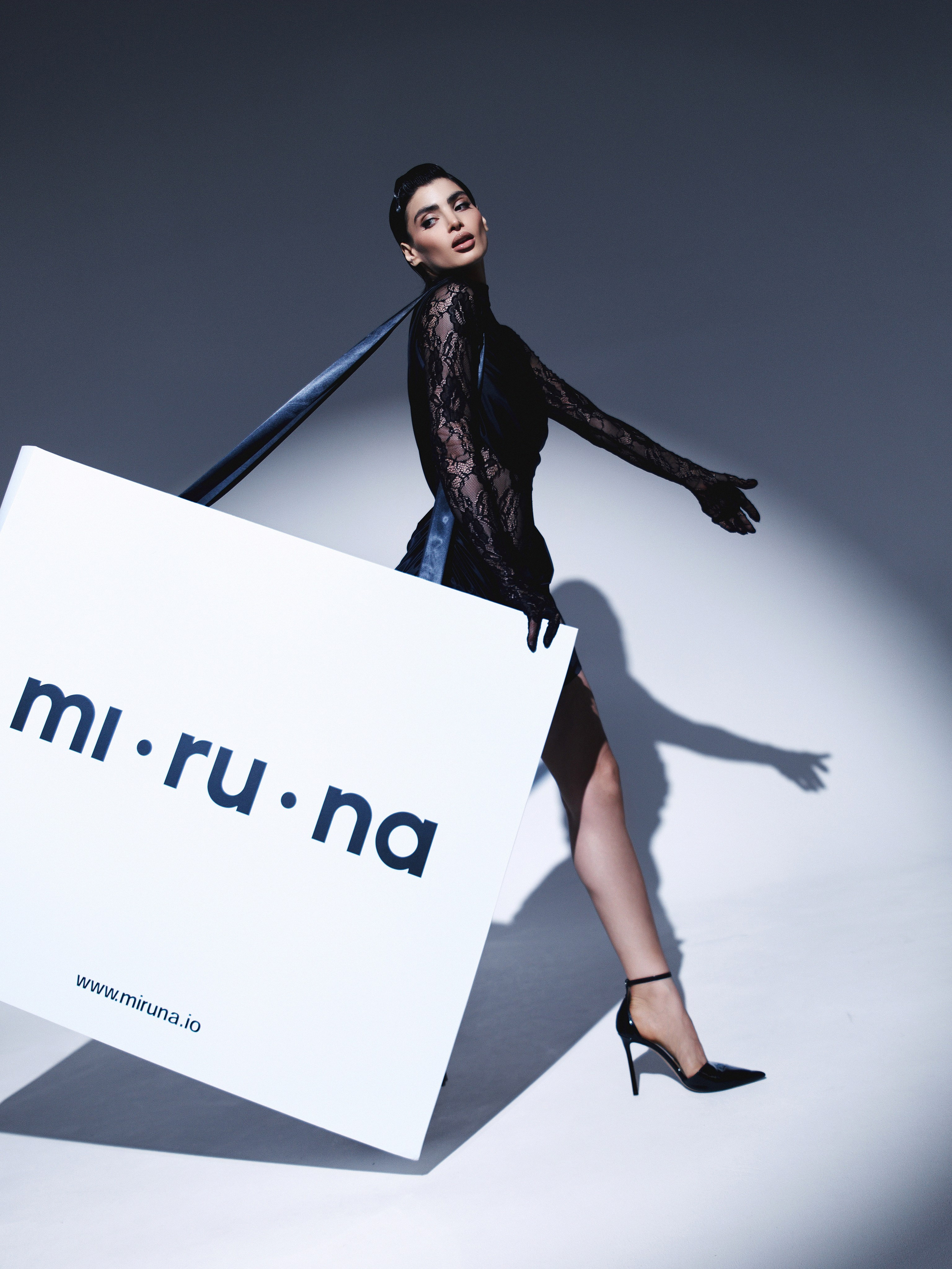 Miruna. NOIZOMAX Художественный фотограф в Дубай