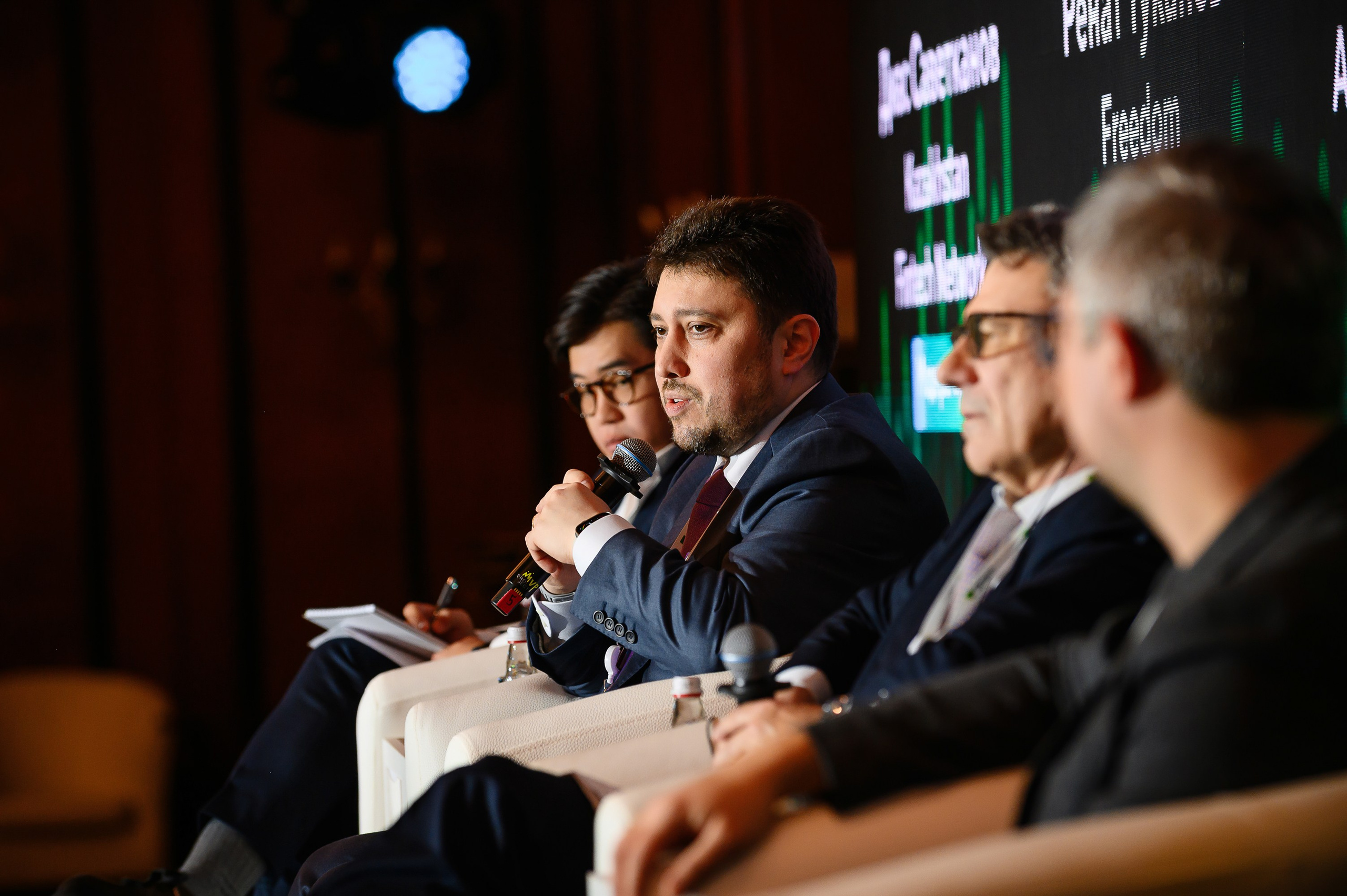 Финансовая карьера в эпоху ИИ. Freedom holding corp. Интерьерный и репортажный фотограф в Алматы