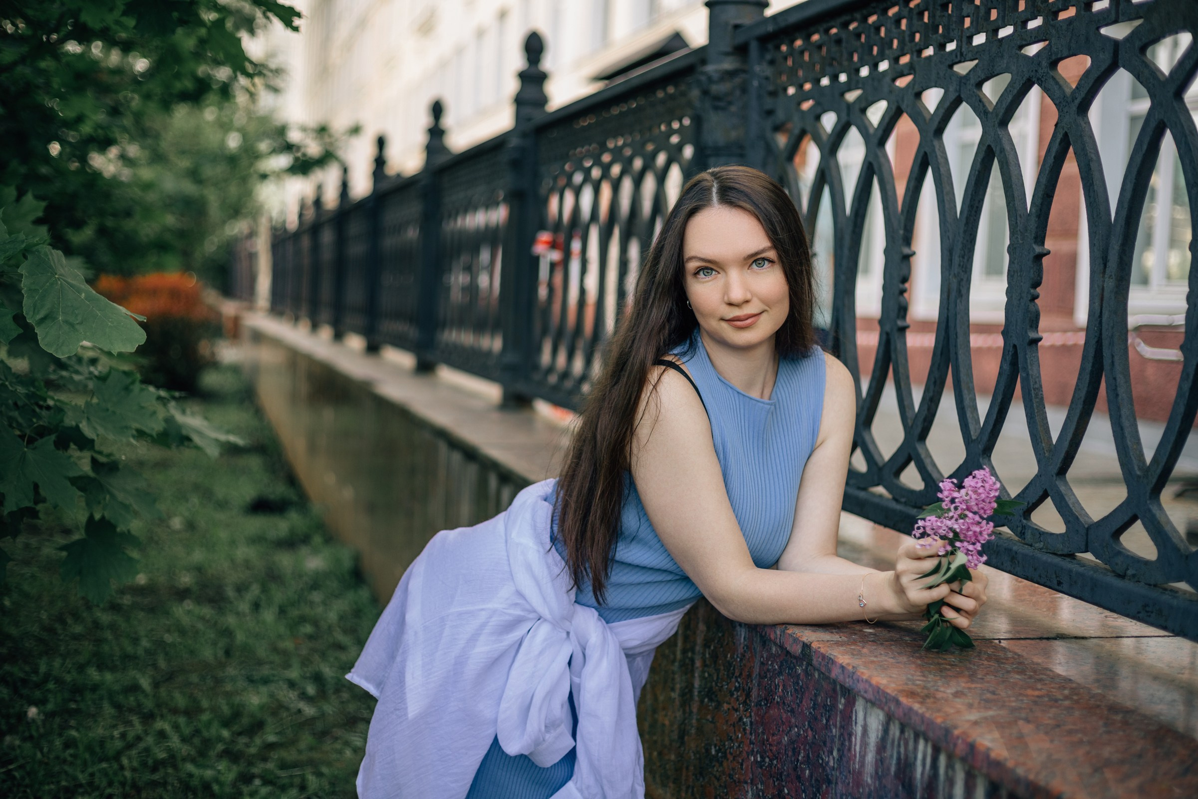 Смазы сирени. Екатерина. Июнь 2025. Фотограф Пермь. Свадьбы. Семья и дети, школа, д. сад. Фотокниги