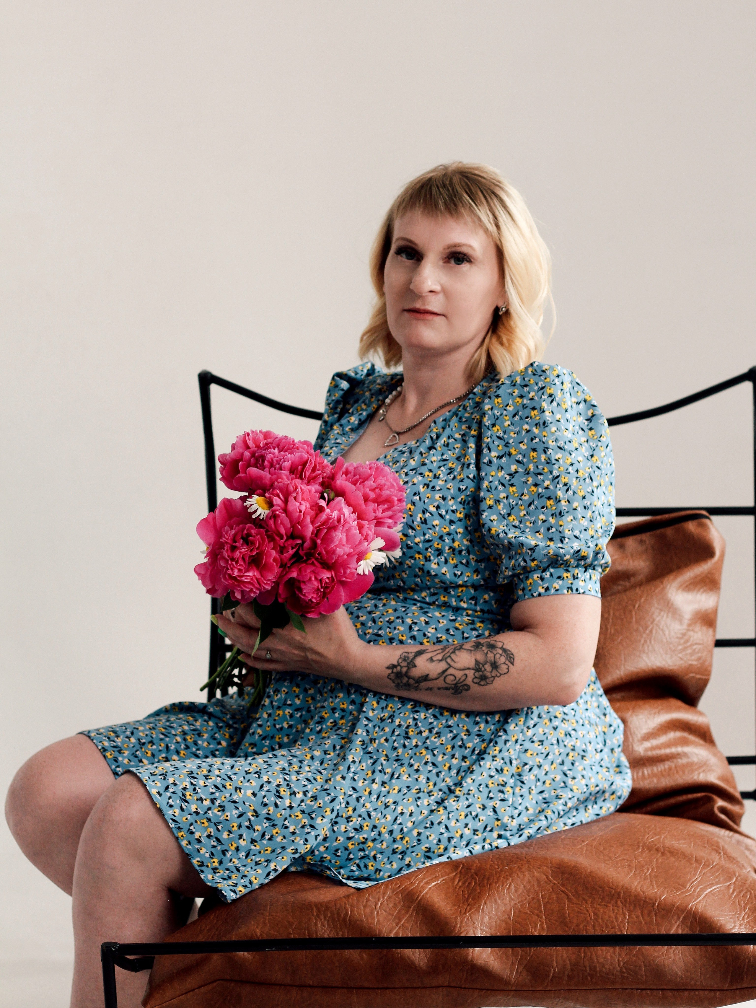 С пионами. Photography Eva