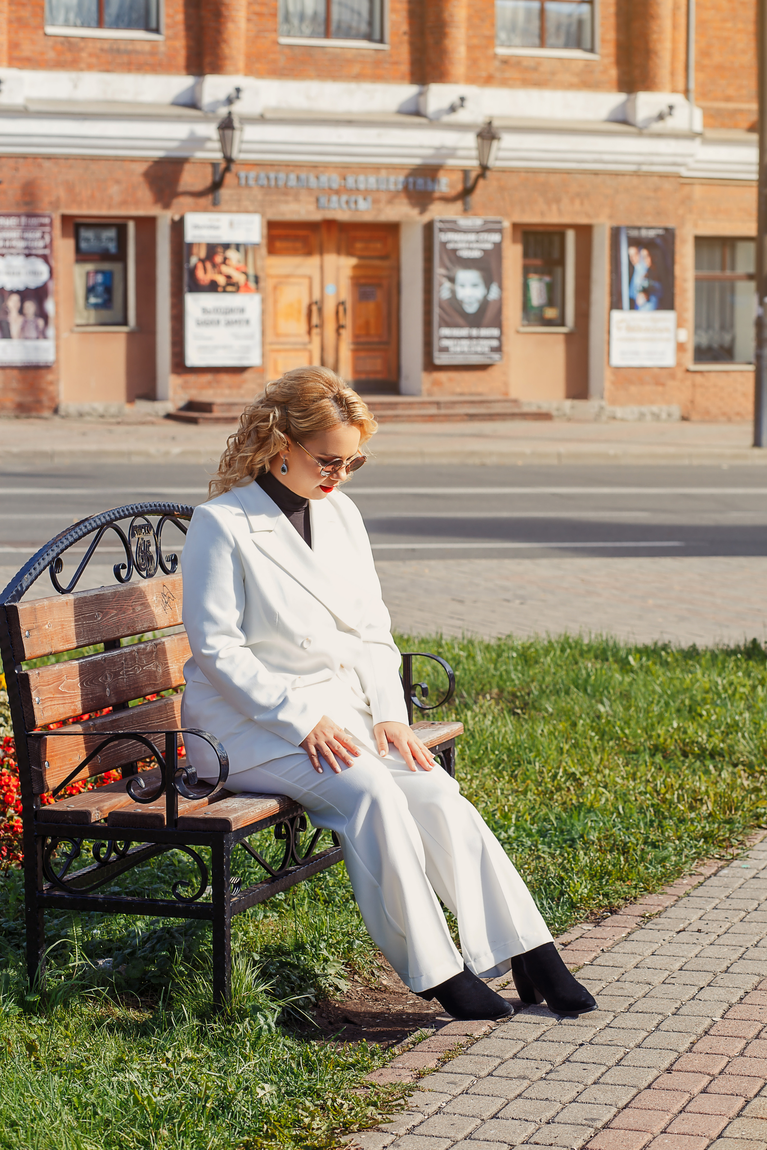 Фотосессия в Череповце, фотограф Катерина Сысуева, женское фото, в Москве, женский портрет, девушка сидит на скамейке, девушка читает, rina_sphoto, фотограф Катерина Сысуева, Рина Сысуева,  женский фотограф Москва,  профессиональный фотограф москва, бизнес портрет,свадебное фото, семейный фотосессия