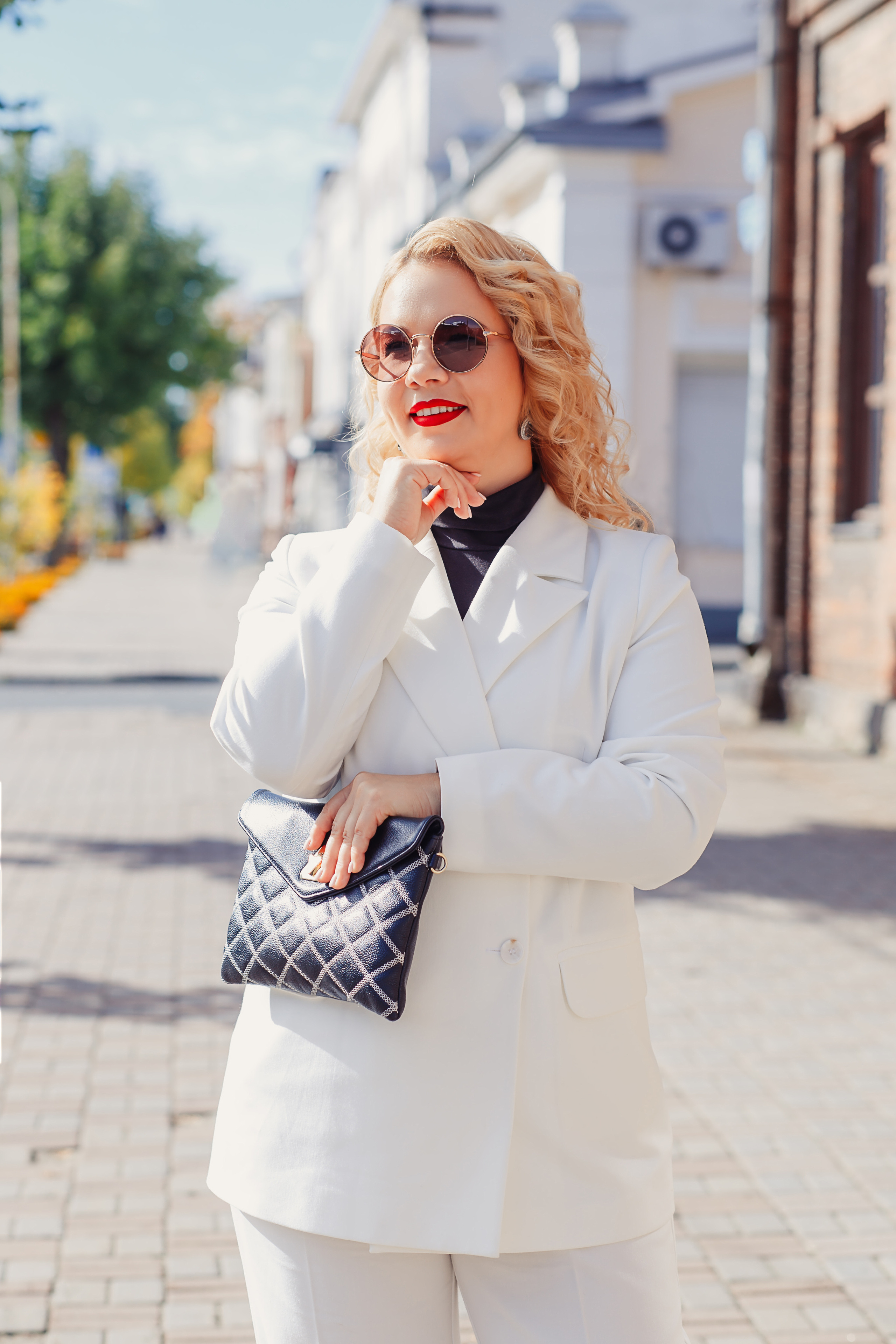 Фотосессия в Череповце, фотограф Катерина Сысуева, женское фото, в Москве, женский портрет, девушка идет по улице, rina_sphoto, фотограф Катерина Сысуева, Рина Сысуева,  женский фотограф Москва,  профессиональный фотограф москва, бизнес портрет,свадебное фото, семейный фотосессия