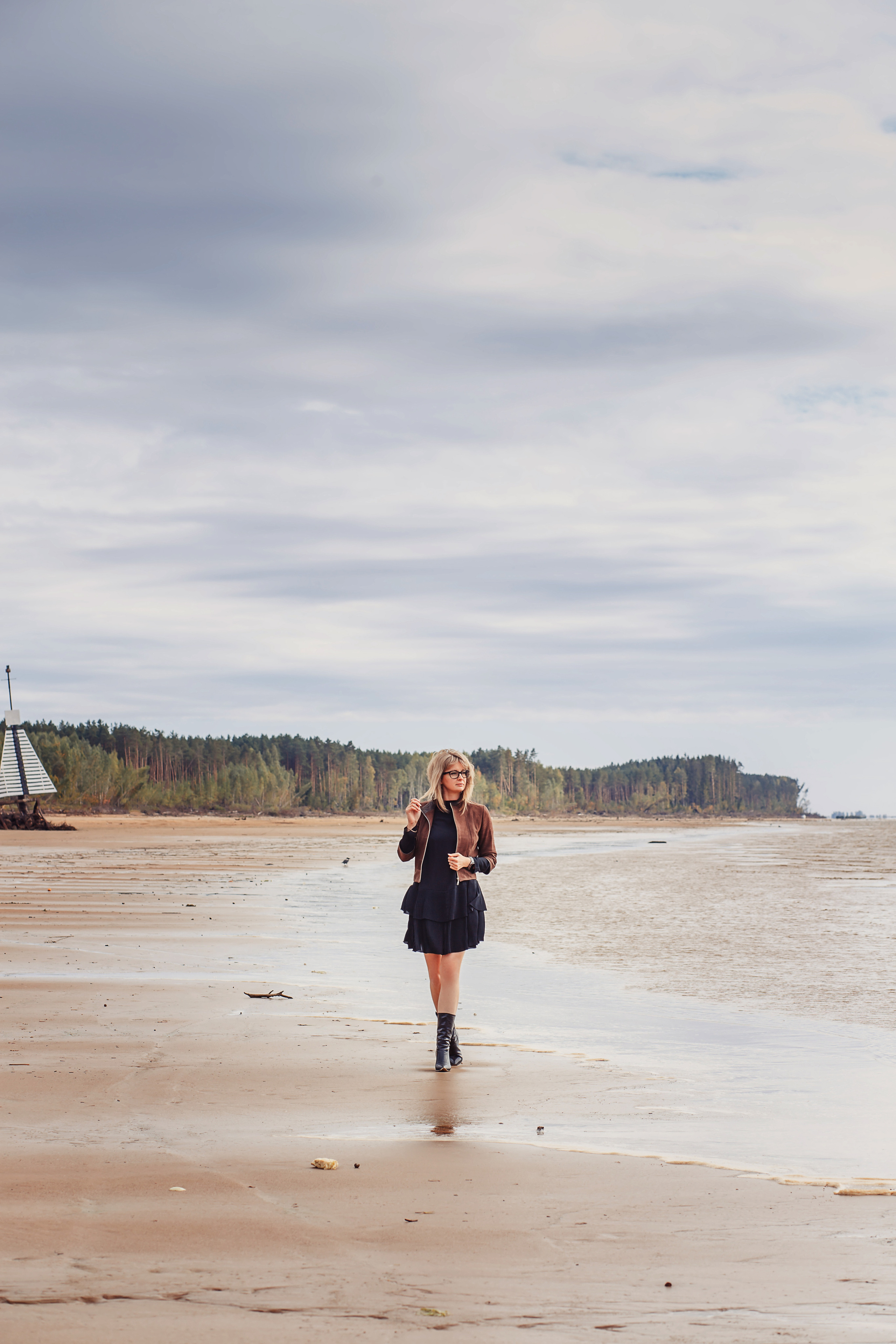 Девушка идет по берегу, фотограф Катерина Сысуева, rina_sphoto, фотограф в Москве, женский фотограф в Москве, rina_sphoto, фотограф Катерина Сысуева, Рина Сысуева,  женский фотограф Москва,  профессиональный фотограф москва, бизнес портрет,свадебное фото, семейный фотосессия