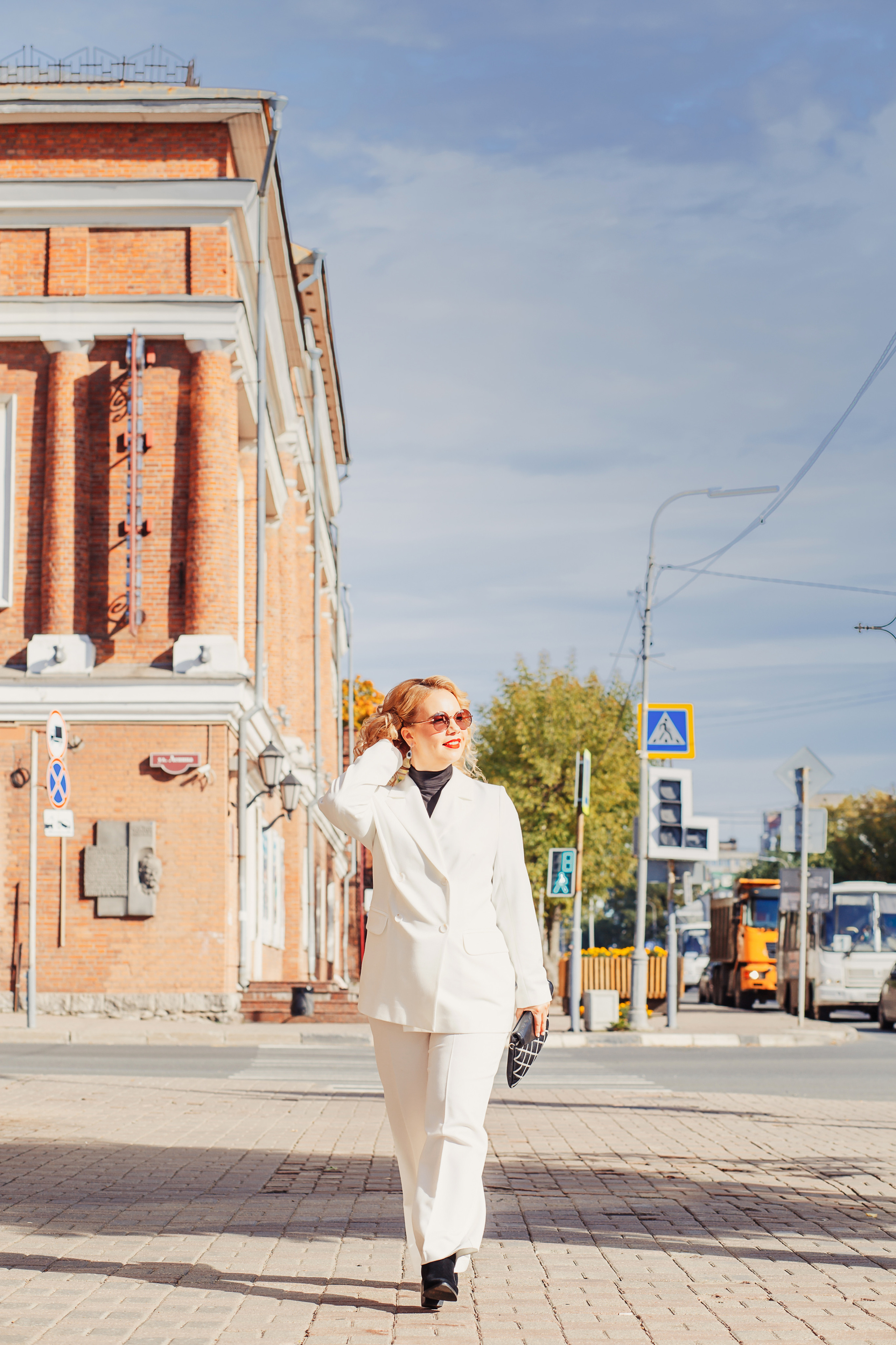 Фотосессия в Череповце, фотограф Катерина Сысуева, женское фото, в Москве, женский портрет, девушка идет по улице, rina_sphoto, фотограф Катерина Сысуева, Рина Сысуева,  женский фотограф Москва,  профессиональный фотограф москва, бизнес портрет,свадебное фото, семейный фотосессия